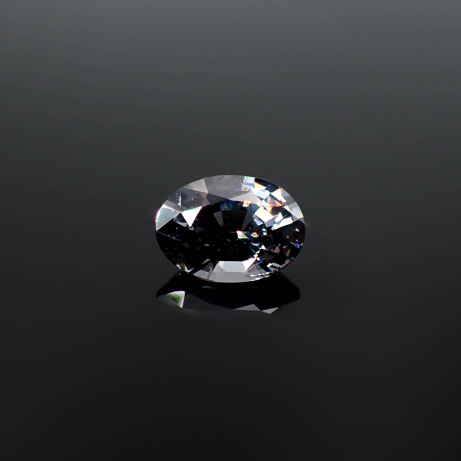 プラチナスピネル(宝石名スピネル)ビルマ産 0.88ct 識別済[250730758]7x5.1mm前後