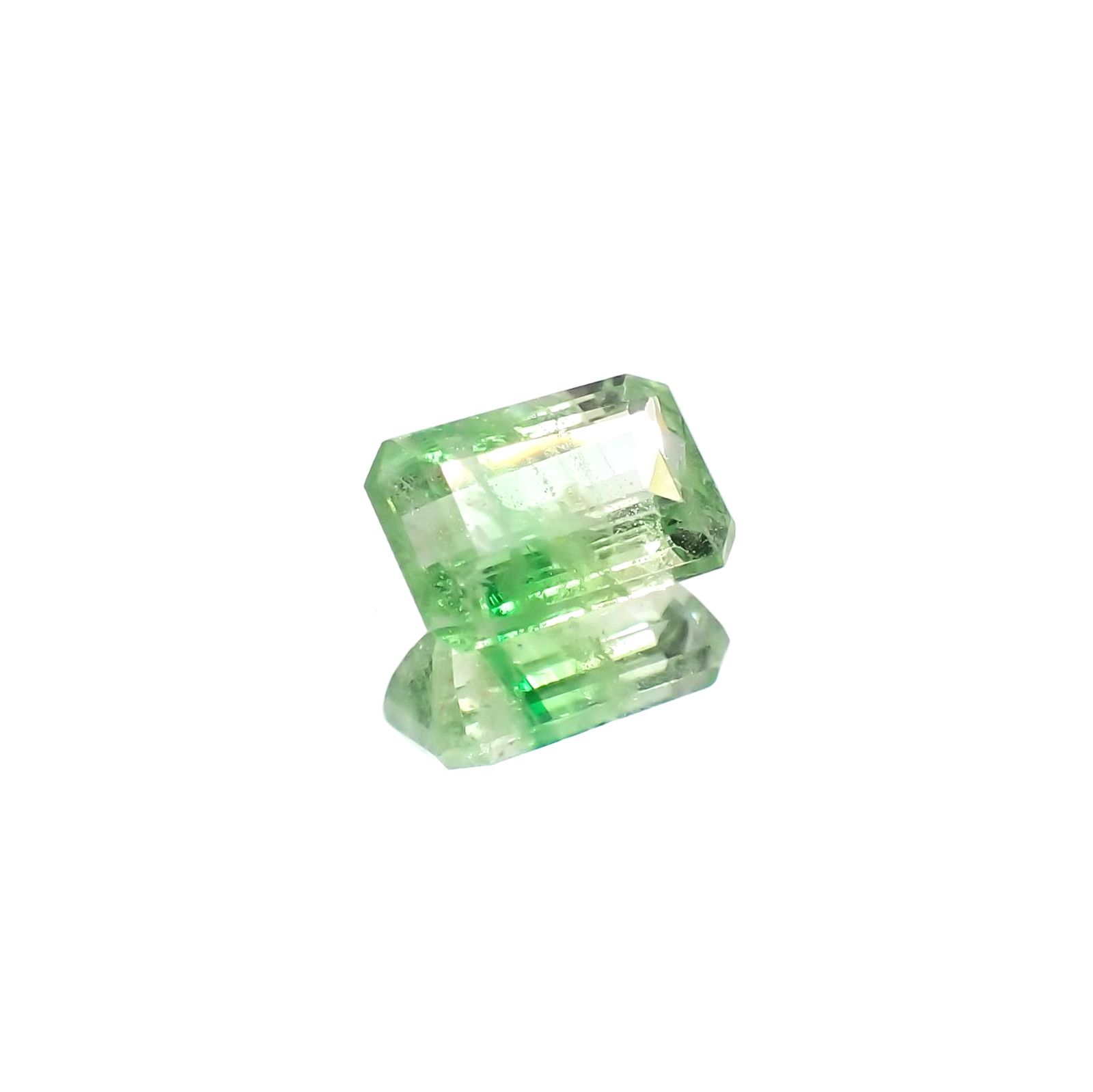 バイカラーツァボライト(宝石名グリーン グロッシュラー・ガーネット) タンザニア産 識別済 0.89ct / 6.5x4.3mm前後 [231225108]