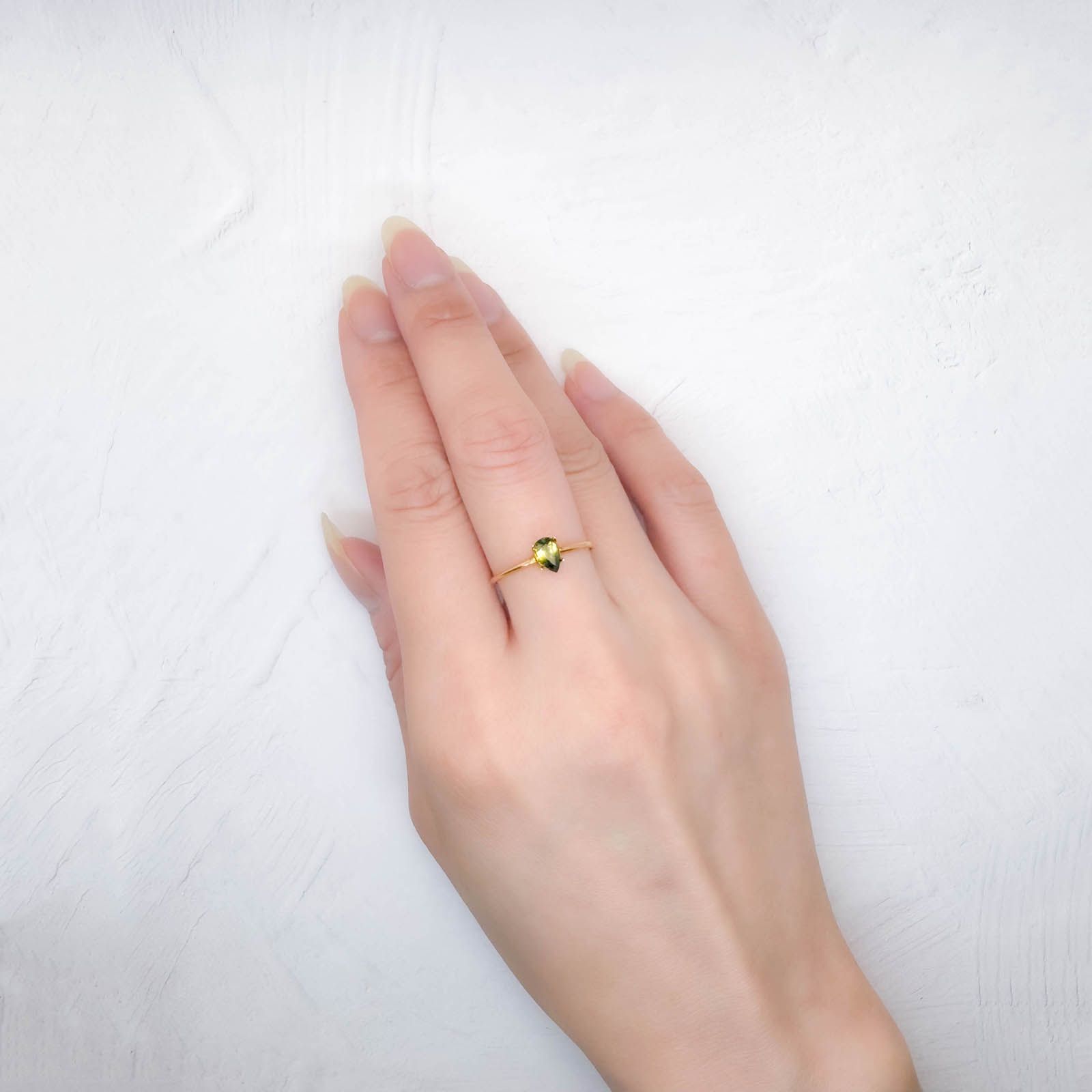 バイカラーサファイア(宝石名サファイア)マダガスカル/オーストラリア産 0.46ct 識別済[250114843]6x4mm前後