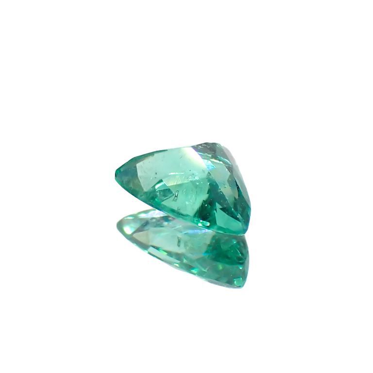 パライバトルマリン(宝石名トルマリン/別名パライバ・トルマリン)ブラジル・パライバ州バターリャ鉱山産 0.25ct 識別済[221018807]3.8x5.5mm前後