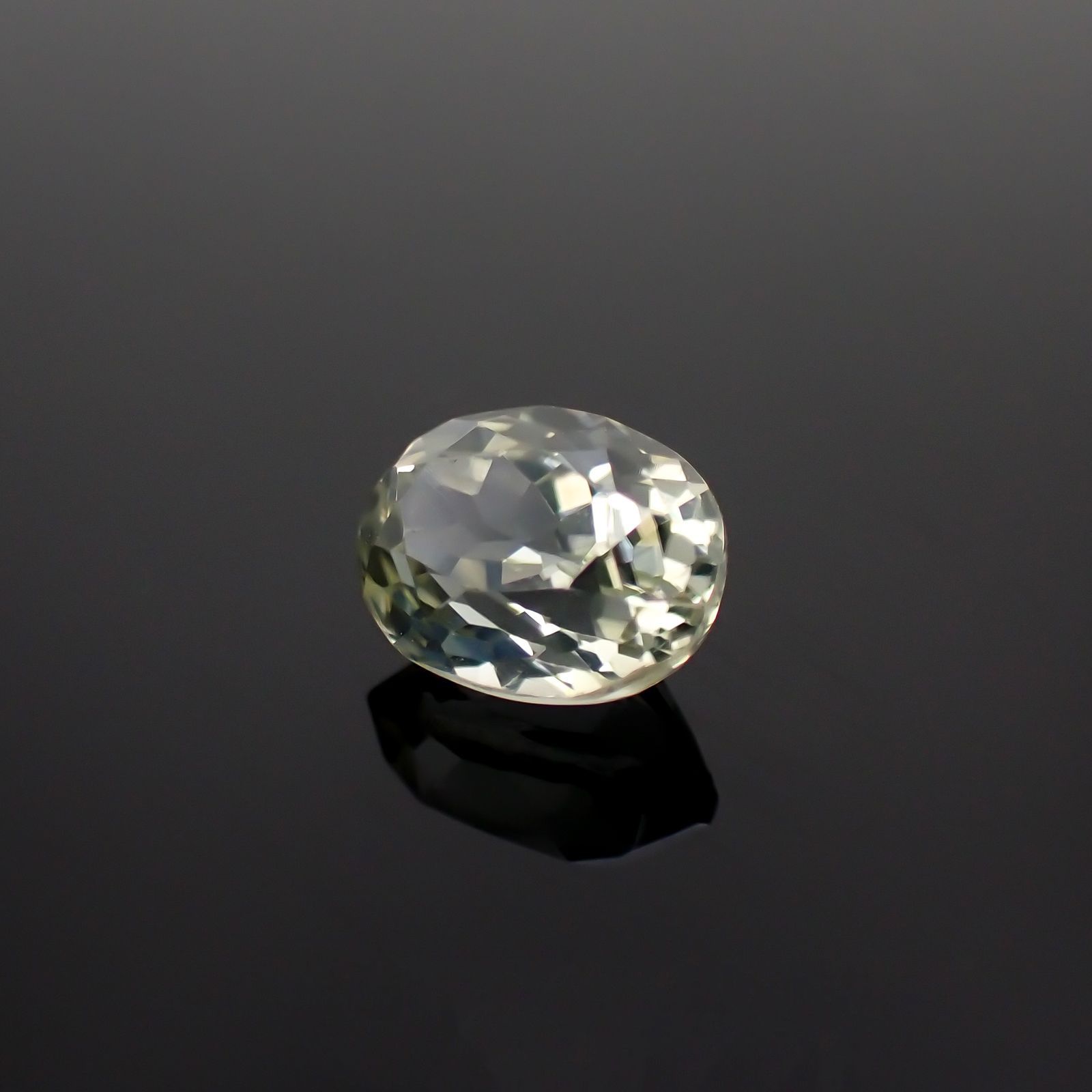 シリマナイト(宝石名シリマナイト)インド産 1.84ct 識別済[221018462]8.1x6.2mm前後
