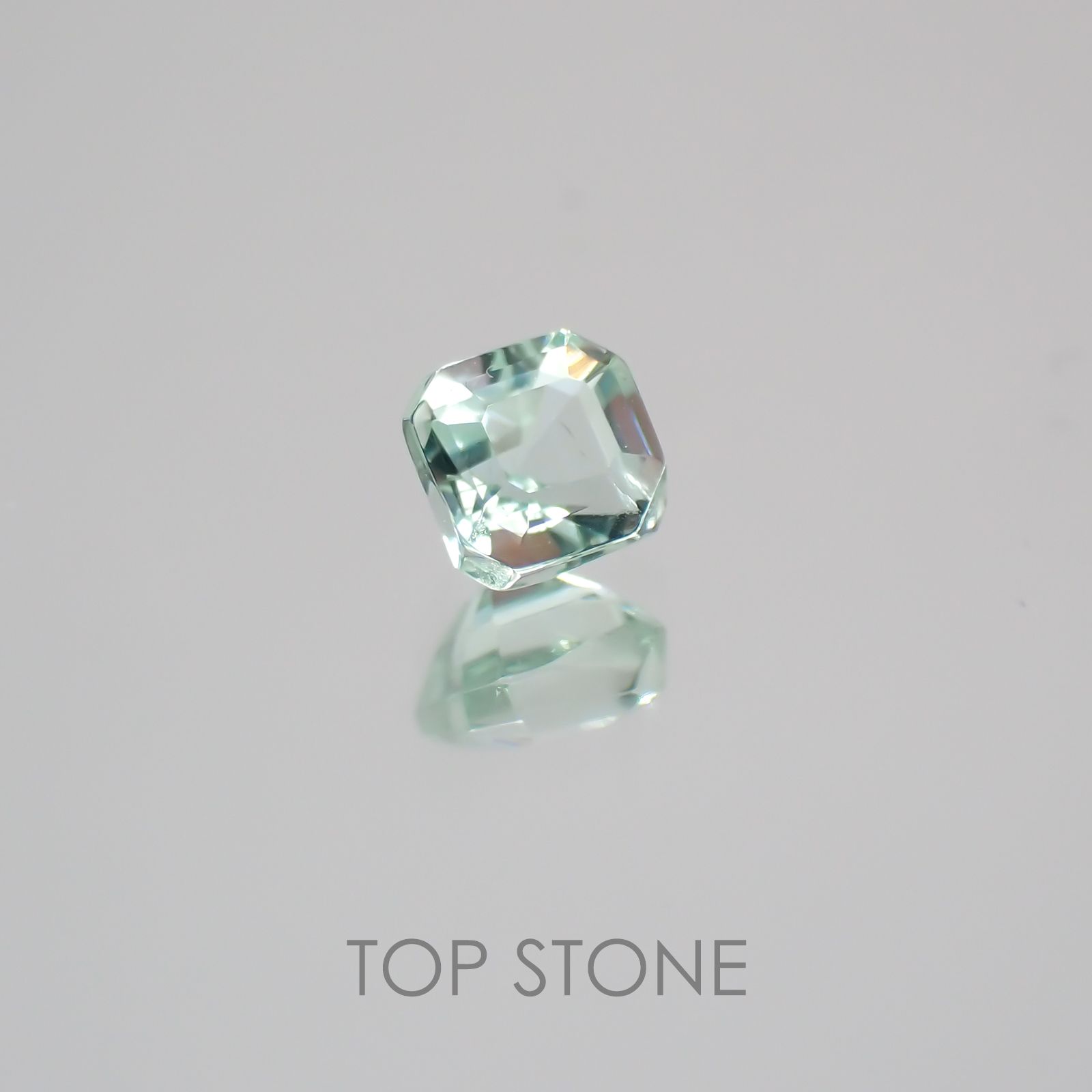 ミントベリル(宝石名グリーン・ベリル) ブラジル産 0.18ct 識別済[21059709]3.5×3.5mm前後