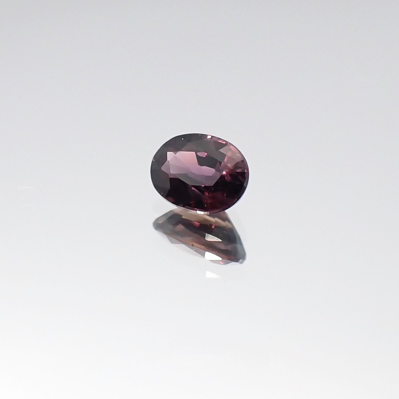 カラーチェンジサファイア 非加熱(宝石名サファイア)タンザニア産 0.37ct 識別済[231023984]4.8x3.5mm前後