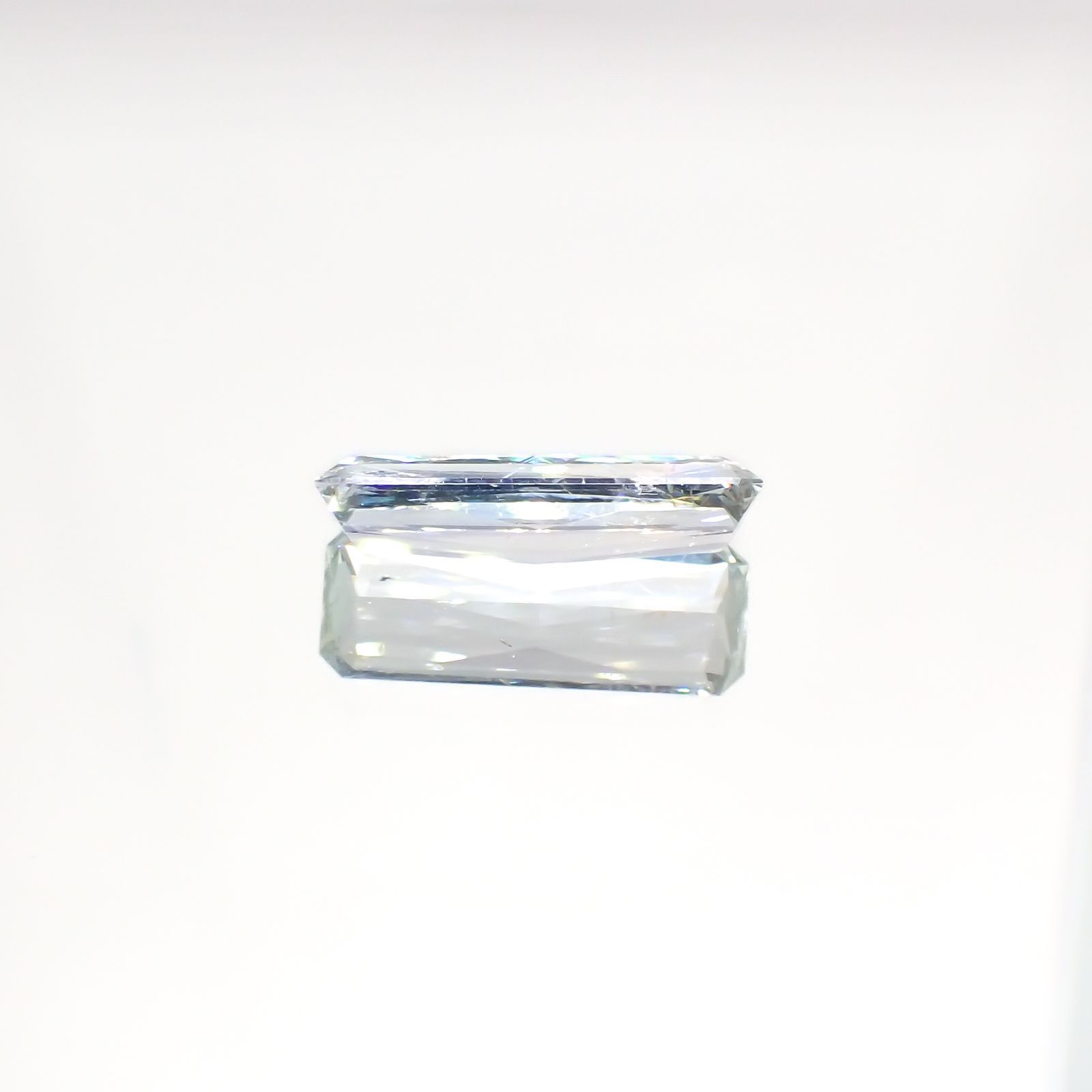ジェレメジェバイト(宝石名エレメジェバイト)ナミビア産 3.221ct ソ付(彩珠)[220616458]16x5.8mm前後