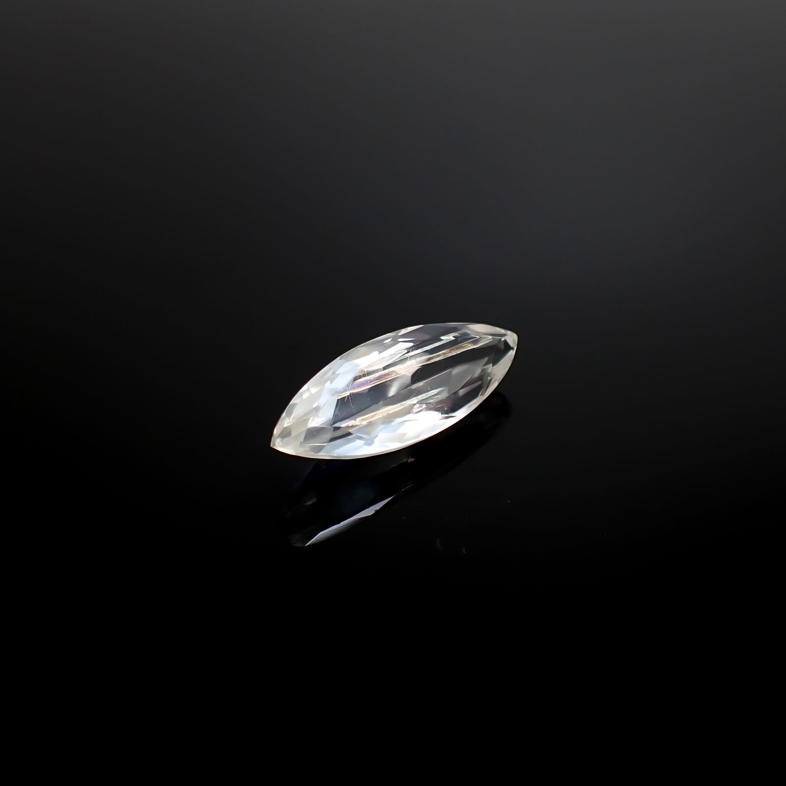 マラウイムーンストーン マラウイ共和国産 5.35ct / 20.5x7.5mm前後 [260331822]