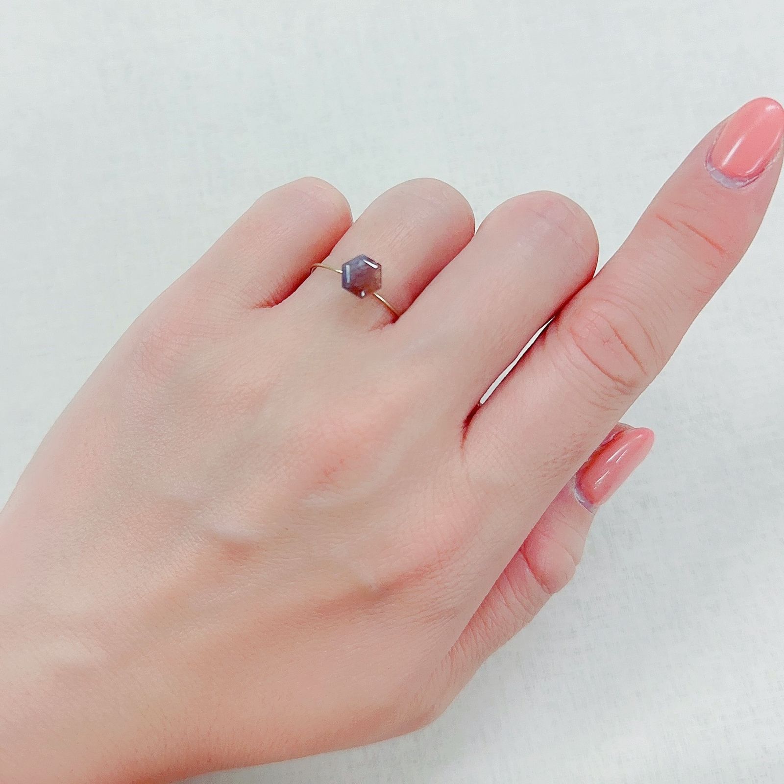◇ヘキサゴンカット◇ブラッドショットアイオライト インド産 0.94ct[230320939]6.1x6mm前後