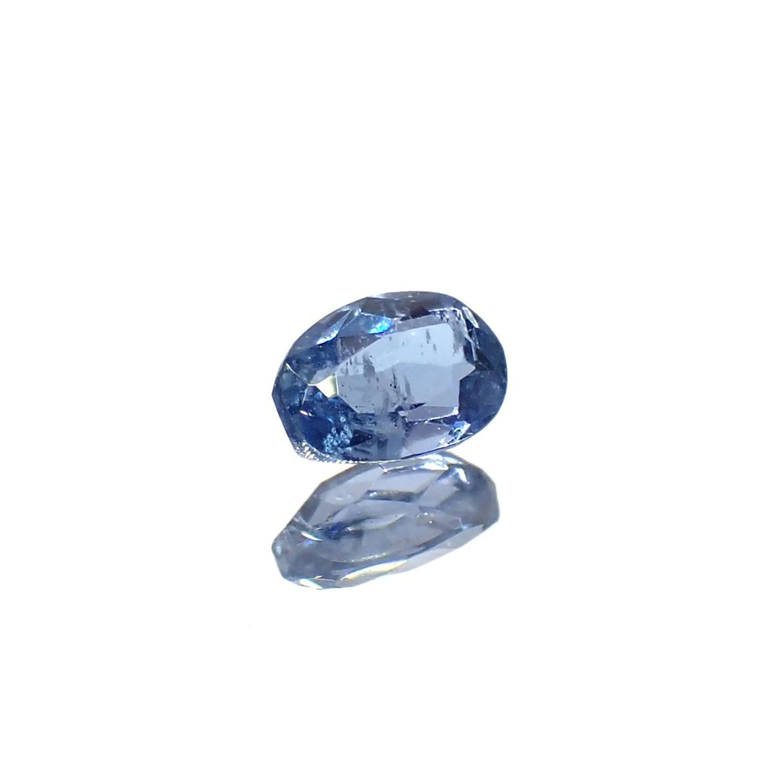 タトゥーアクアマリン ブラジル・ミナスジェライス州タトゥー鉱山産 0.16ct / 4.1x2.9mm前後 [260127173]
