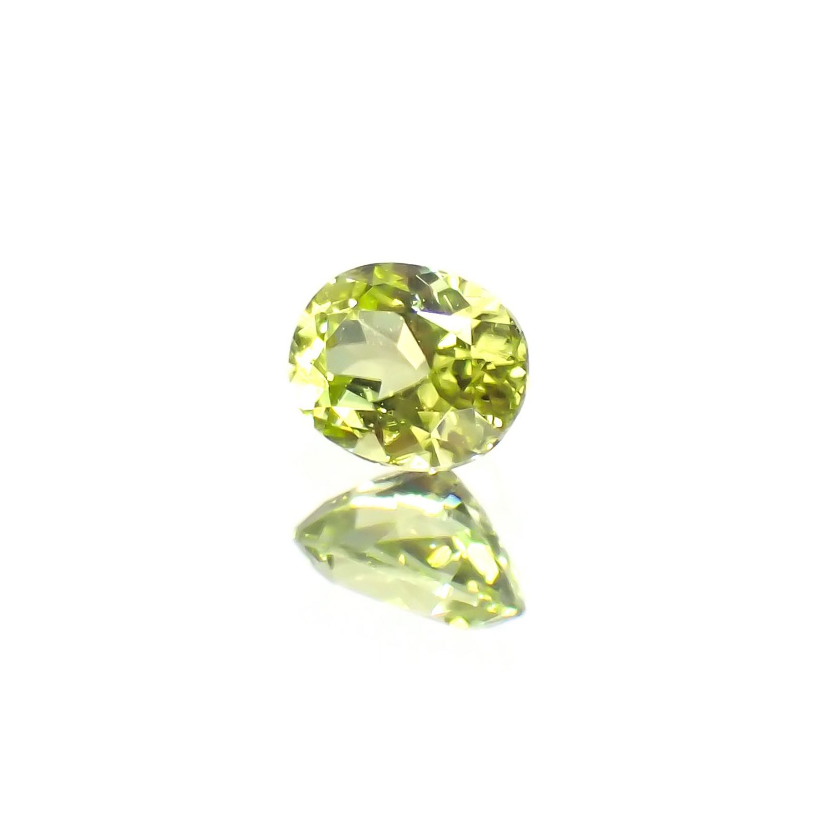 パラサイティックペリドット(宝石名ペリドット)採取地：ロシア 0.26ct 識別済[220616234]4.3x3.4mm前後