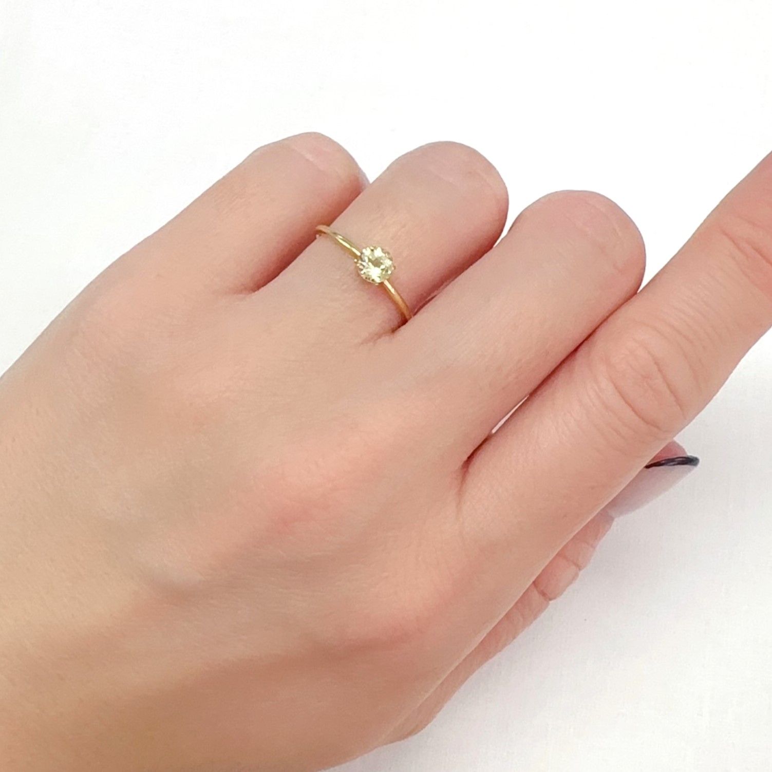 イエローダンビュライト タンザニア産 0.36ct[240125460]4.5x4.5mm前後