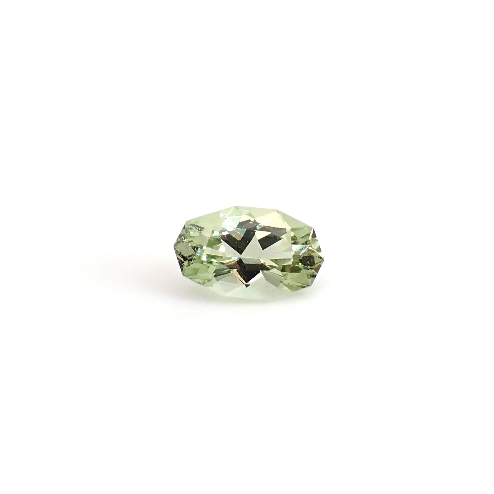 ◇カスタムカット◇ミントガーネット タンザニア産 0.73ct / 7.2x4.4mm前後 [260932675]