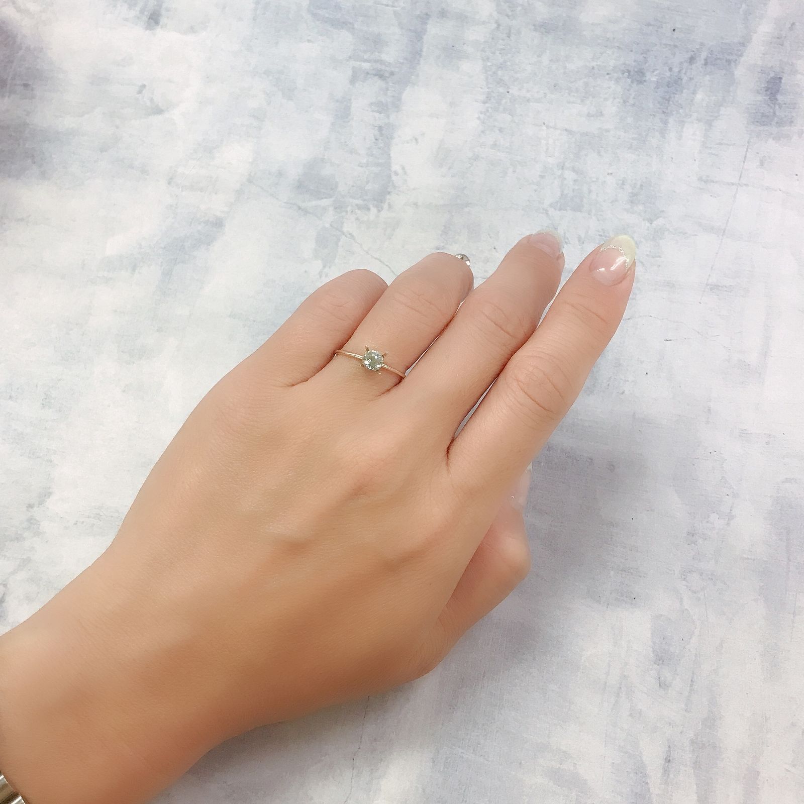 アイスライムブルーサファイア(宝石名サファイア)マダガスカル/オーストラリア産 0.52ct 識別済[220817364]4.8x4.6mm前後
