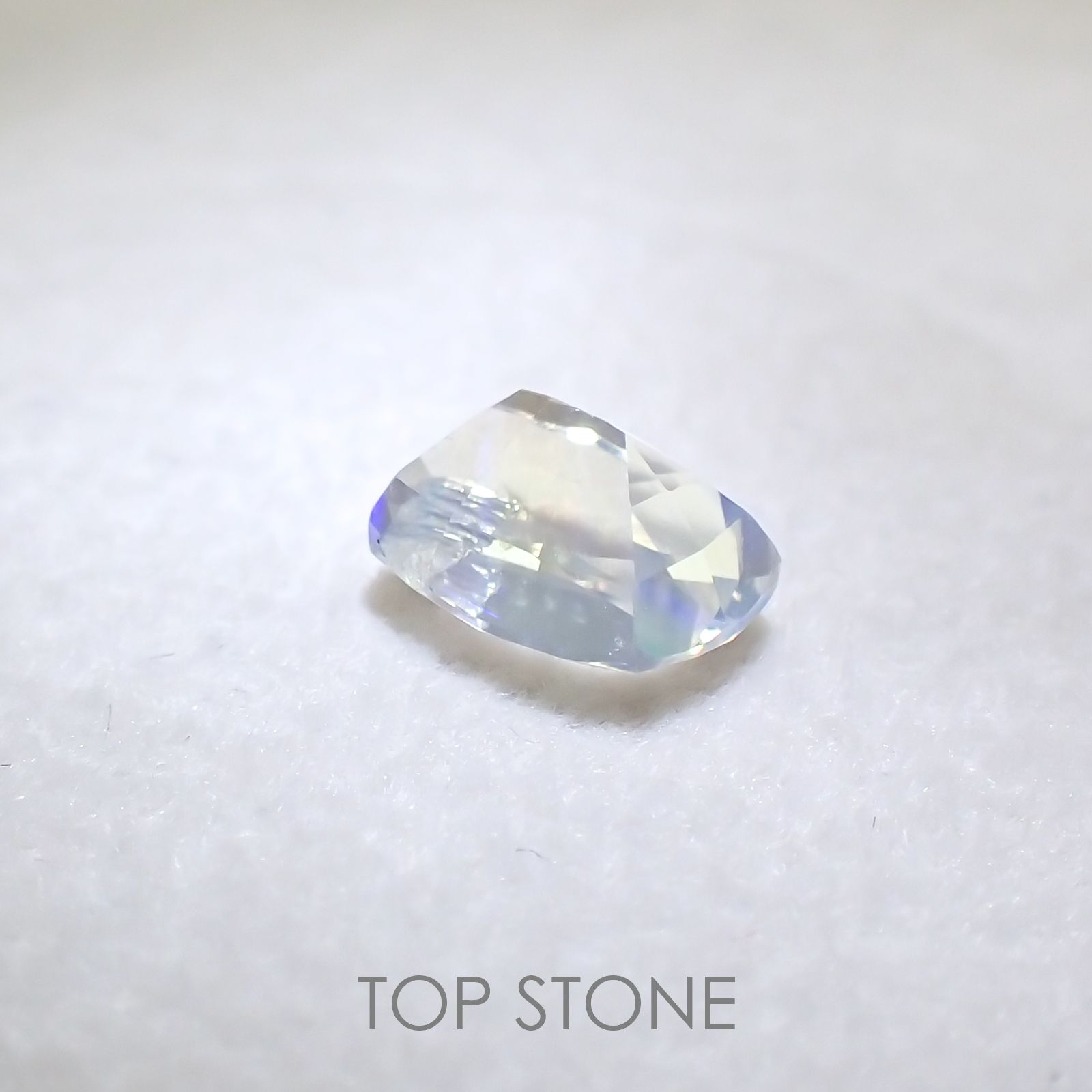 レインボームーンストーン(宝石名ラブラドライト) マダガスカル産 1.031ct ソ付(彩珠)[210410407]7.1×5.2mm前後