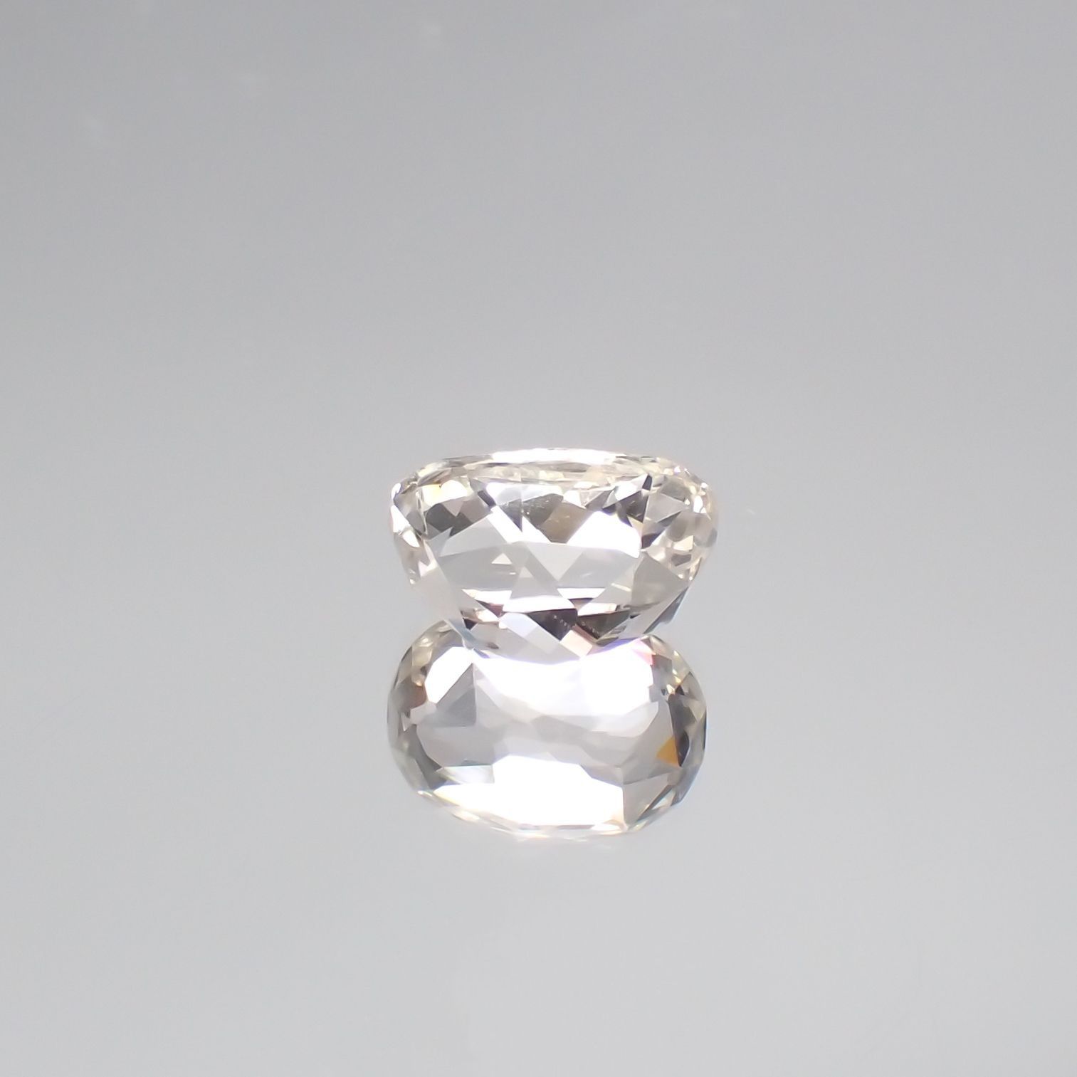 イエロースポジュミン(宝石名スポジュミン) アフガニスタン産 3.83ct 識別済[250711459]10.3×7.5mm前後