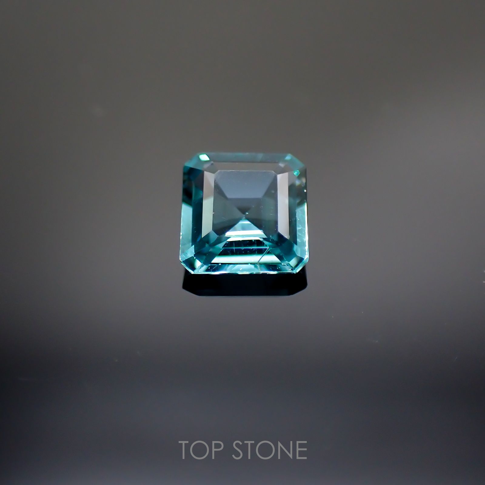 アパタイト(宝石名アパタイト) マダガスカル産 0.50ct 識別済[211013527]5.1×4.9mm前後