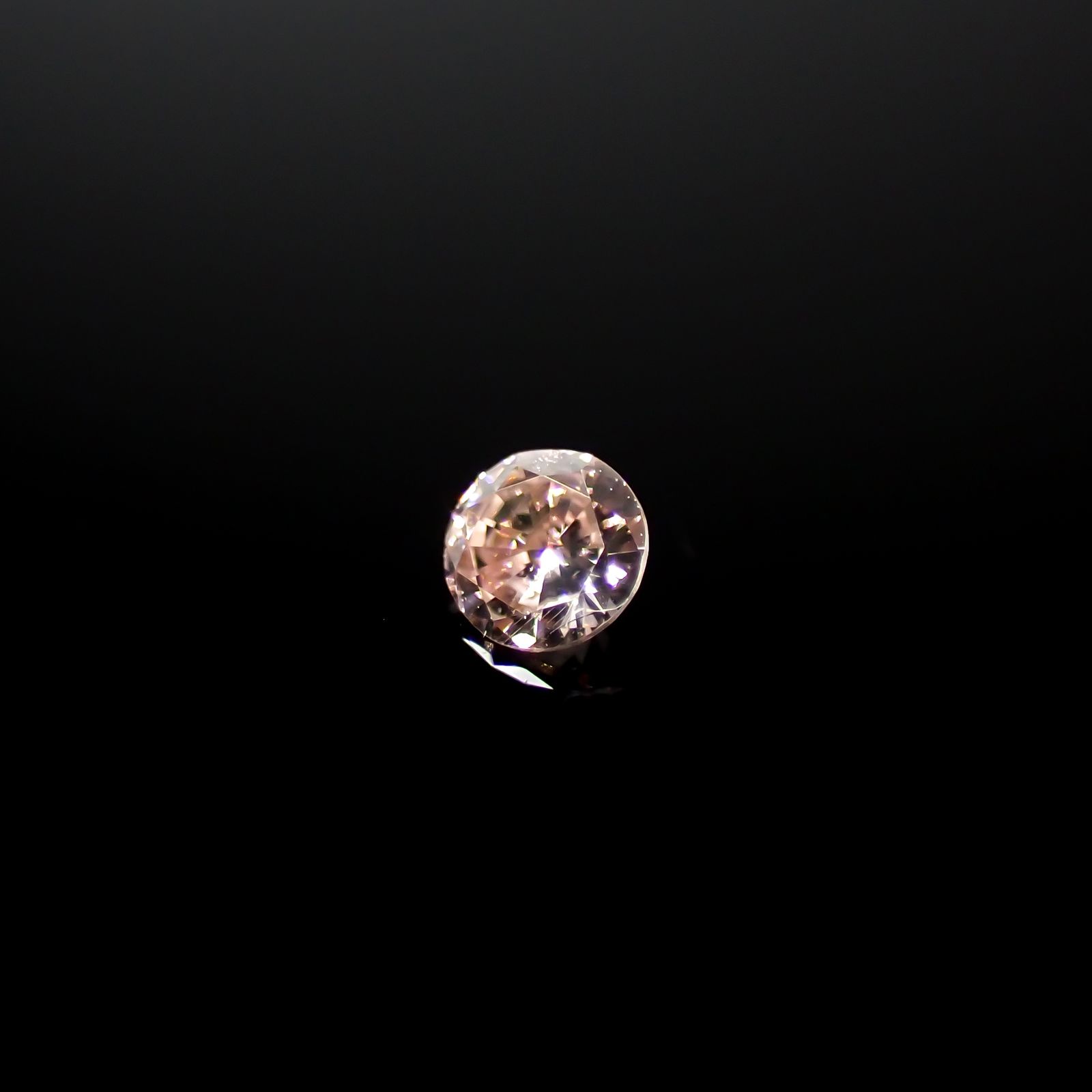 ピンクダイヤモンド(宝石名ダイアモンド SI-2/FANCY ORANGY PINK) 0.049ct ソ付(CGL)[240326639]2.38x2.43mm前後