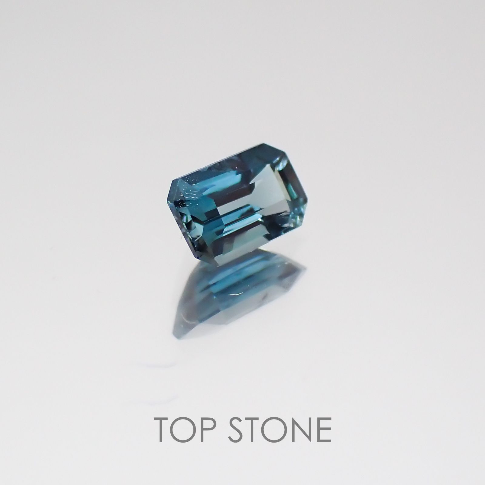 サファリン マダガスカル産 ルース 0.17ct[20128837]3.9×2.4mm前後