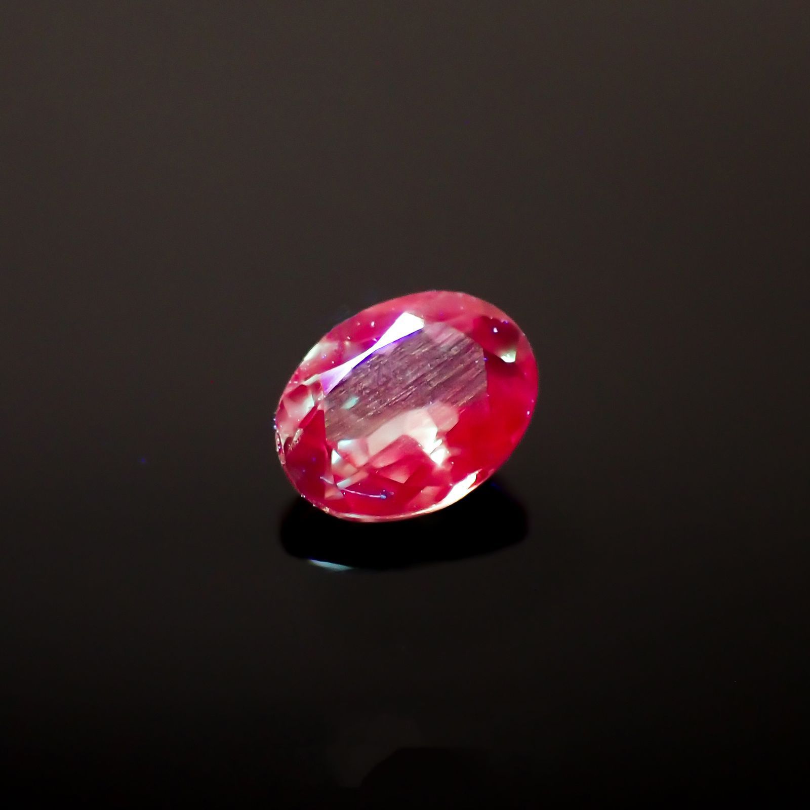 アレキサンドライト(宝石名アレキサンドライト)インド産 0.22ct 識別済[221219403]4.1x3.1mm前後