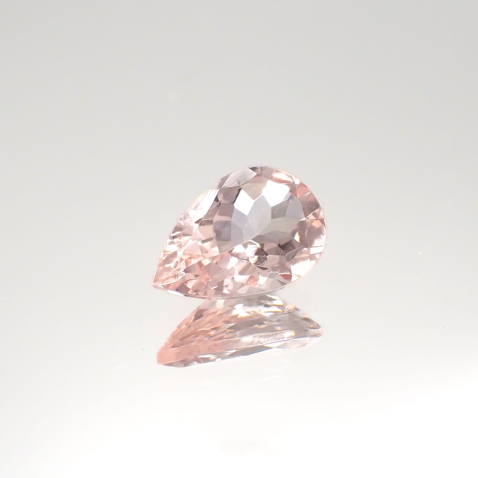 モルガナイト(宝石名モルガナイト)ナイジェリア産 1.04ct 識別済[220717066]9.1x6.2mm前後