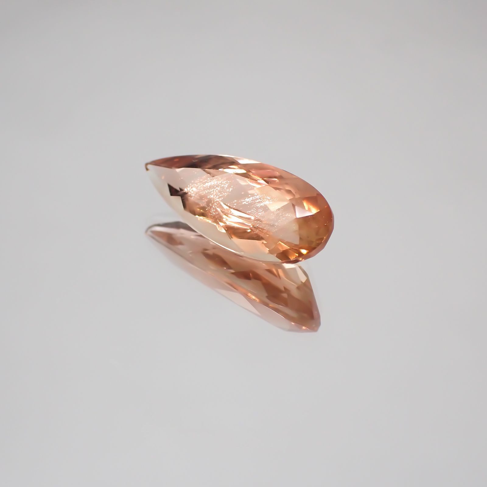 オレゴンサンストーン(宝石名ラブラドライト・サンストーン)アメリカ・オレゴン州産 2.753ct ソ付(彩珠)[230622269]15.8x6.5mm前後