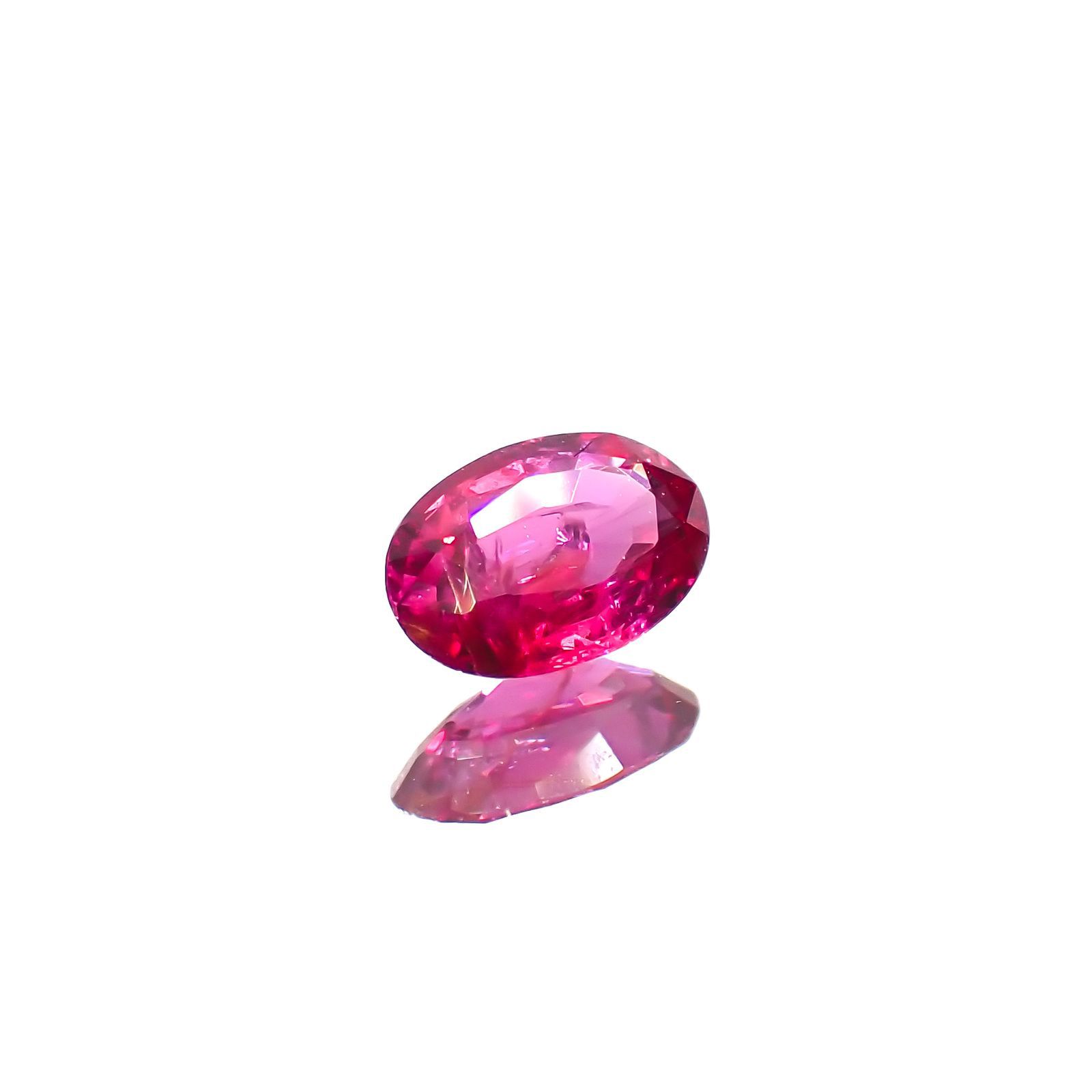 ルビー(宝石名ルビー)モザンビーク産 0.39ct 識別済[220616092]5.5x3.8mm前後