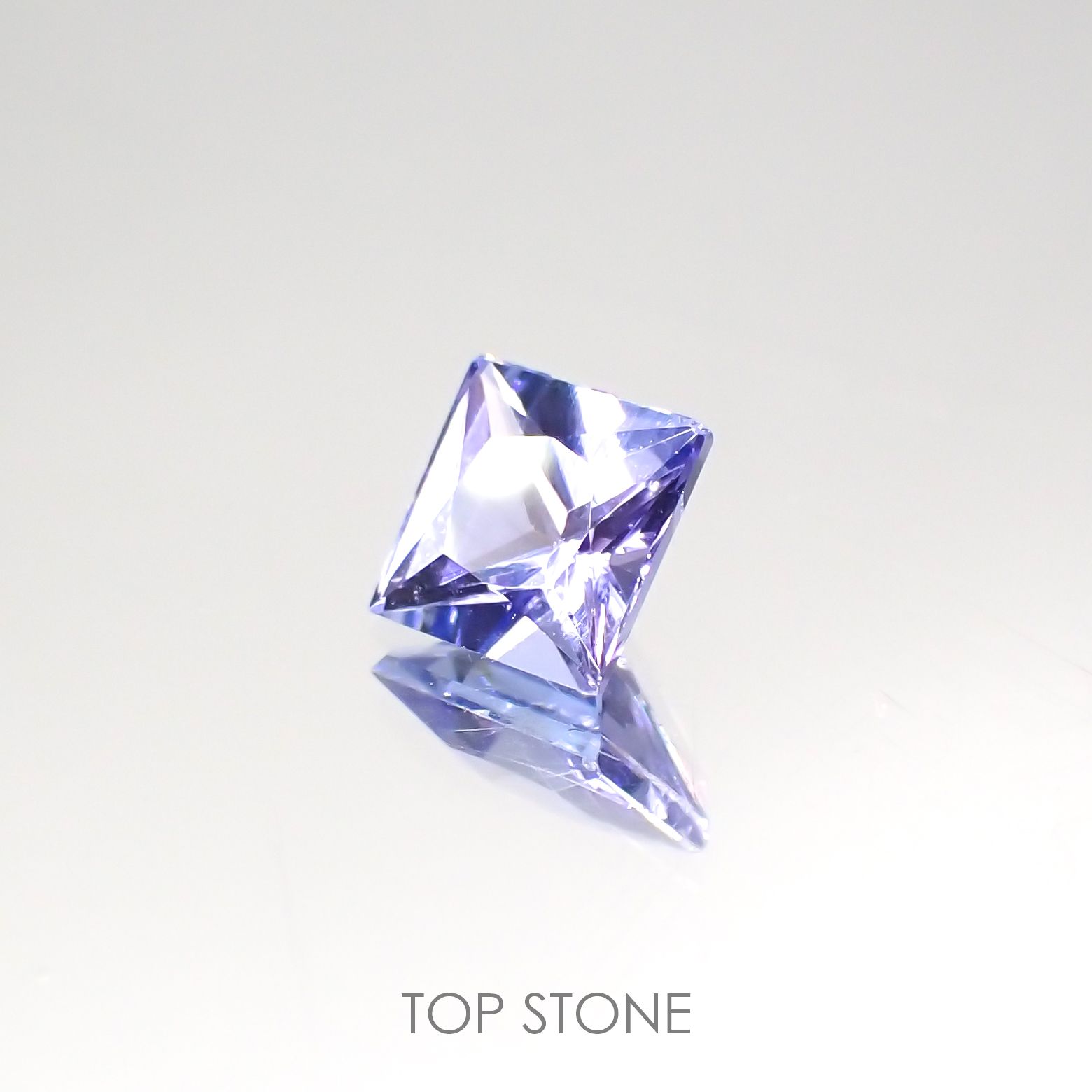タンザナイト(宝石名タンザナイト)タンザニア産 0.42ct 識別済[220113855]4.3x4.3mm前後
