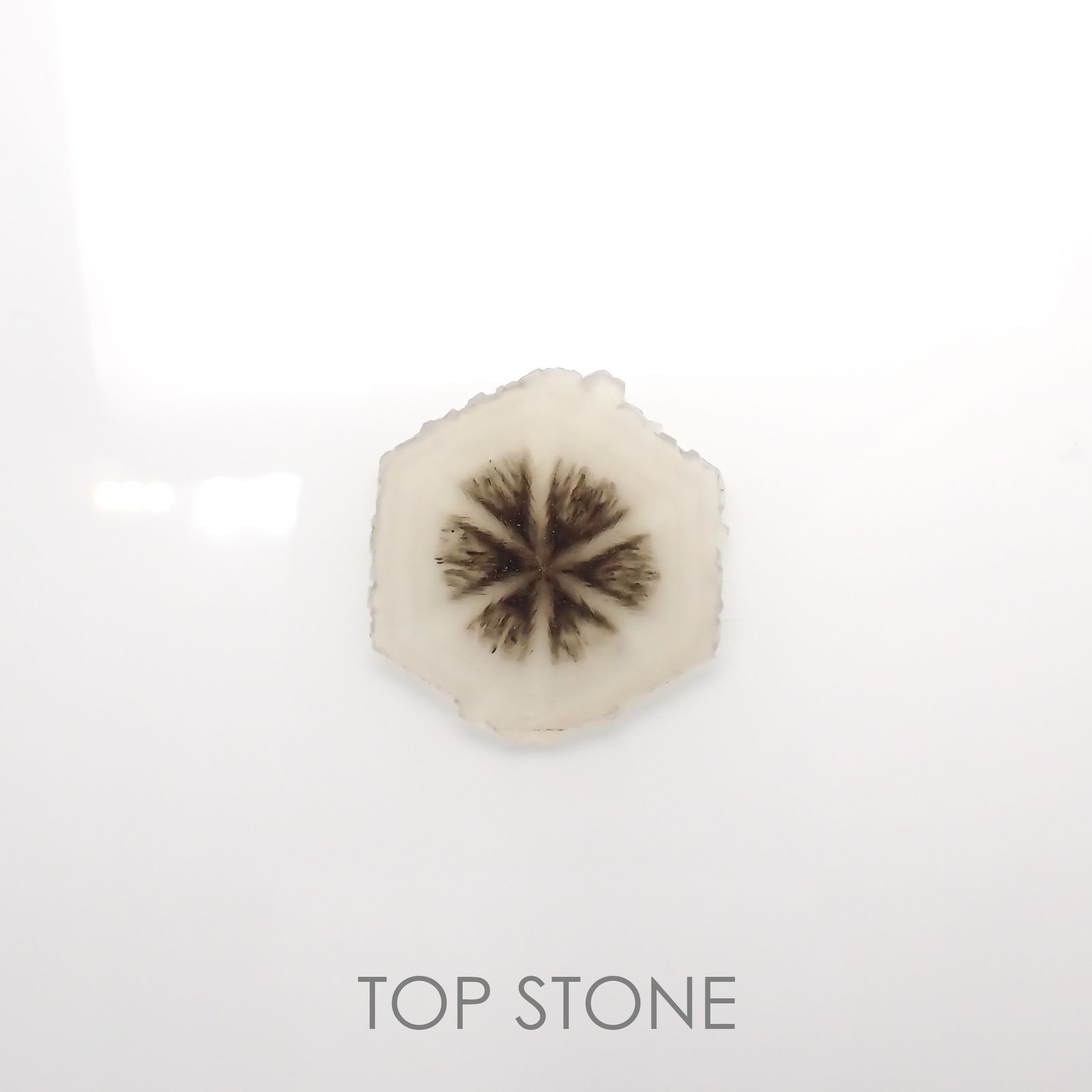 トラピッチェクォーツ 中国産 ルース 15.11ct[210812928]28.1×26.8mm前後