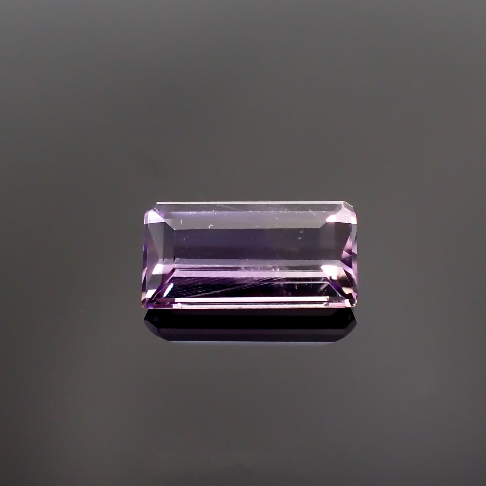 アワーグラスアメジスト(宝石名バイカラー・クォーツ) モロッコ産 1.67ct 識別済[210812321]10.3×5.2mm前後