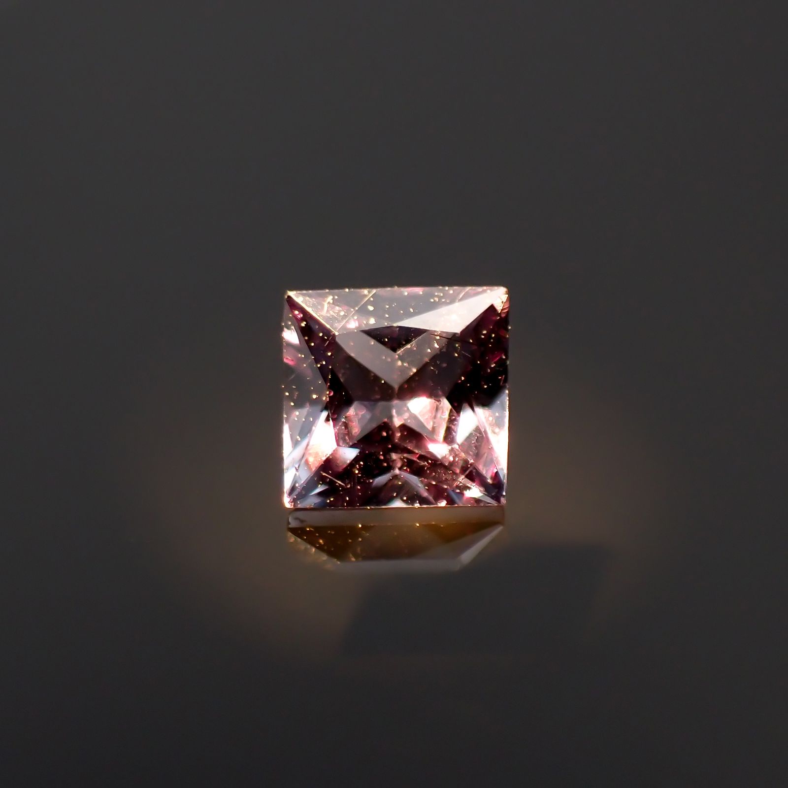 ◇プリンセスカット◇カラーチェンジガーネット アレキタイプ マダガスカル・ベキリー産 0.11ct[230522184]2.6x2.6mm前後