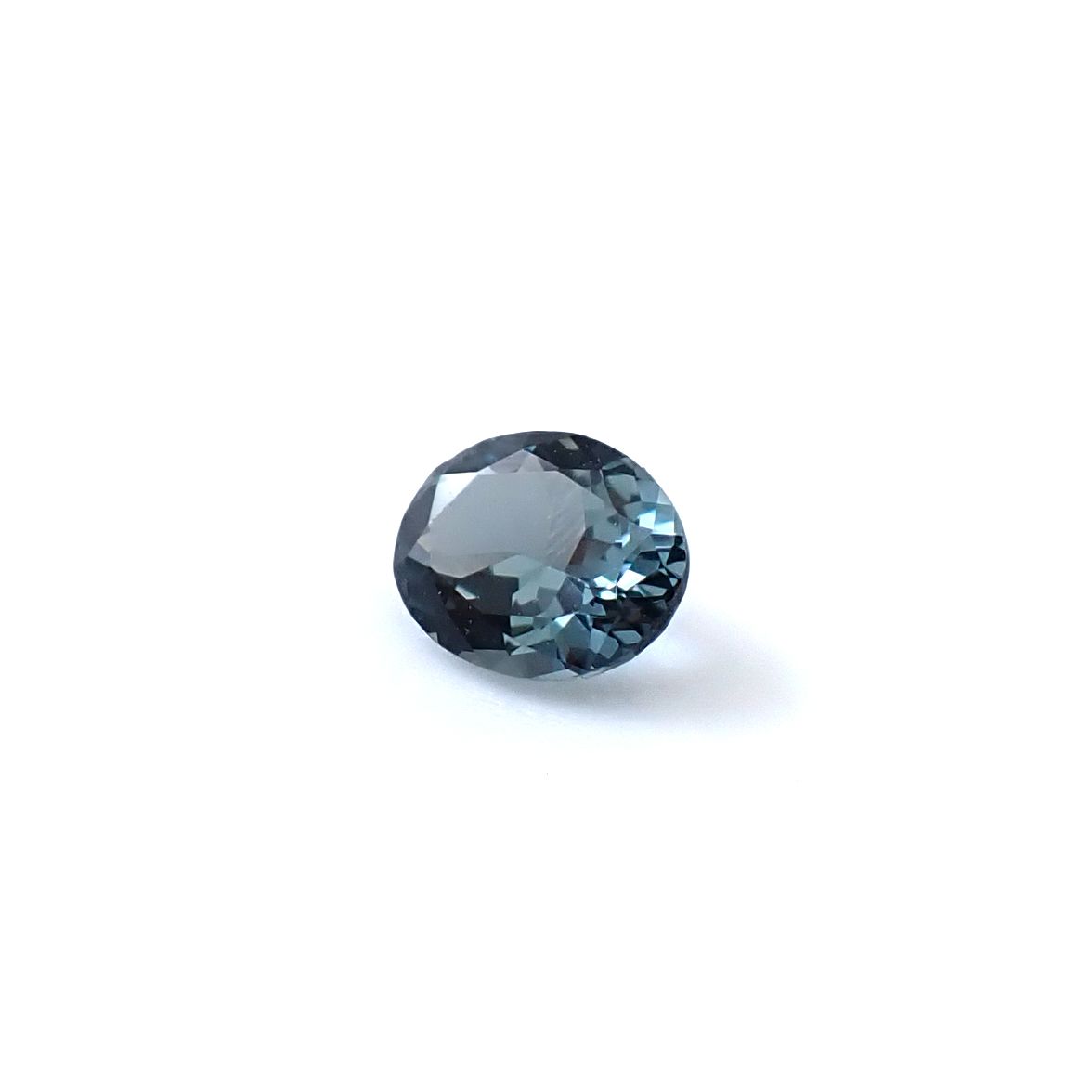 ブルーイッシュグレースピネル モザンビーク産 0.33ct / 5x3.9mm前後 [260632520]