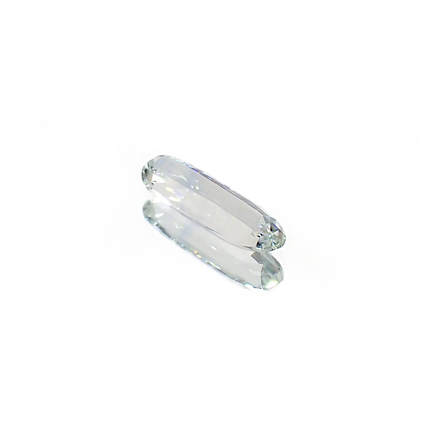 ジェレメジェバイト(宝石名エレメジェバイト)ナミビア産 ソ付(彩珠) 2.016ct / 14.7x4.9mm前後 [220616457]