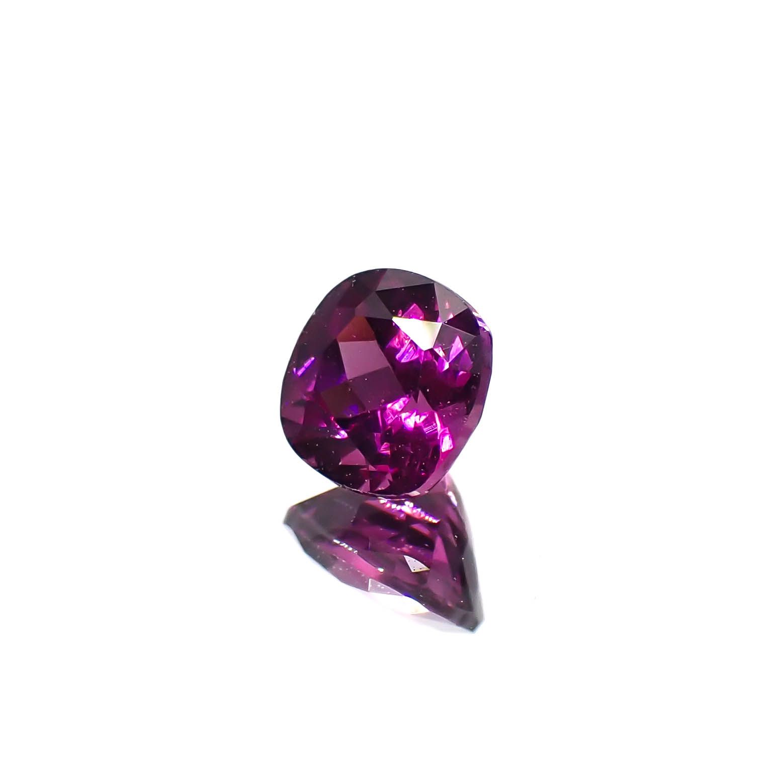 グレープガーネット(宝石名ガーネット)ブラジル産 0.50ct 識別済[240928707]4.4x4.4mm前後