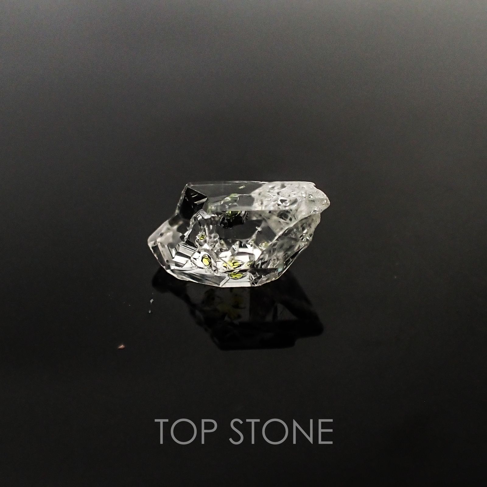 オイルインクォーツ パキスタン産 原石・結晶 3.11ct[20127544]12.5×8mm前後