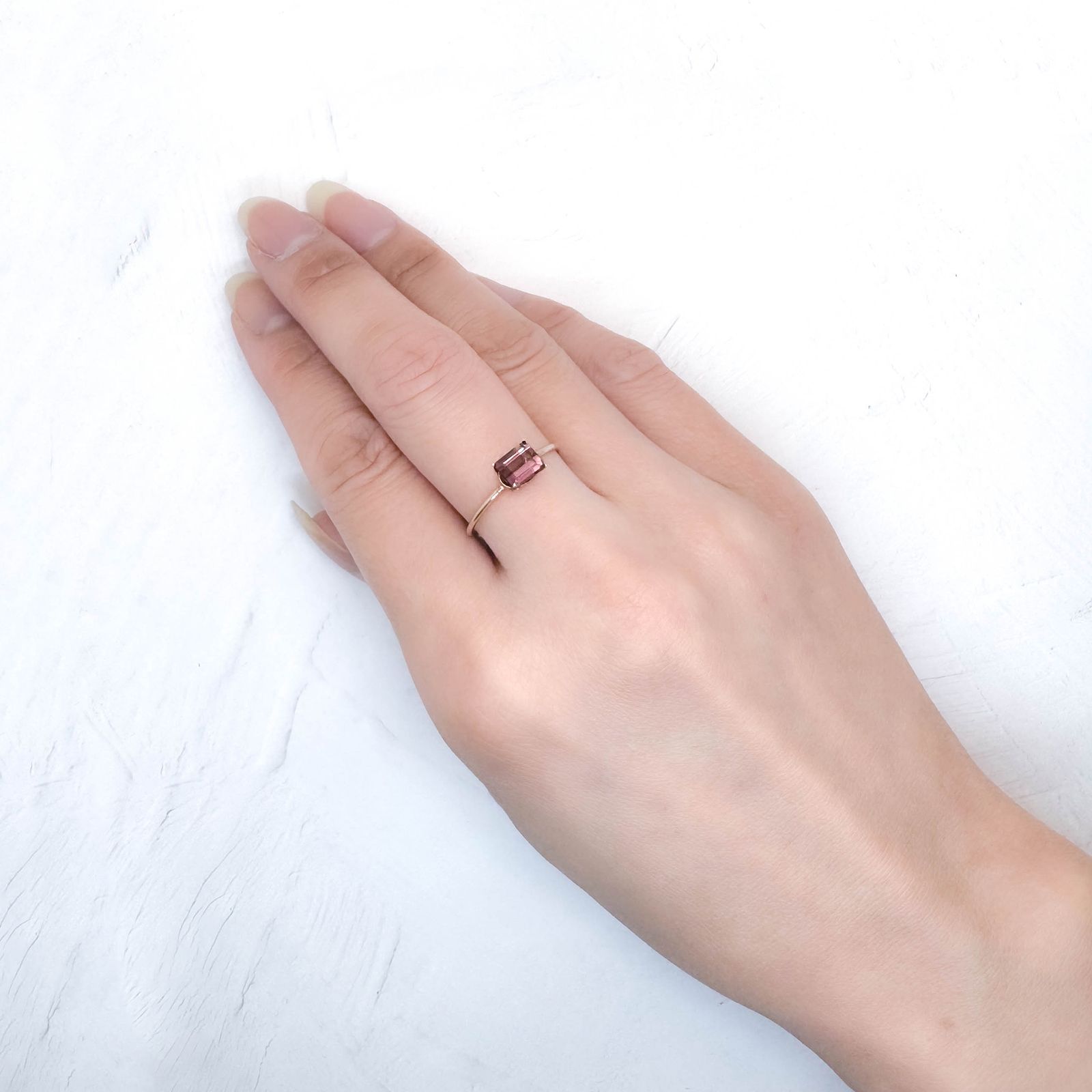 パープルトルマリン アフガニスタン産 0.84ct / 5.7x4.8mm前後 [251131314]