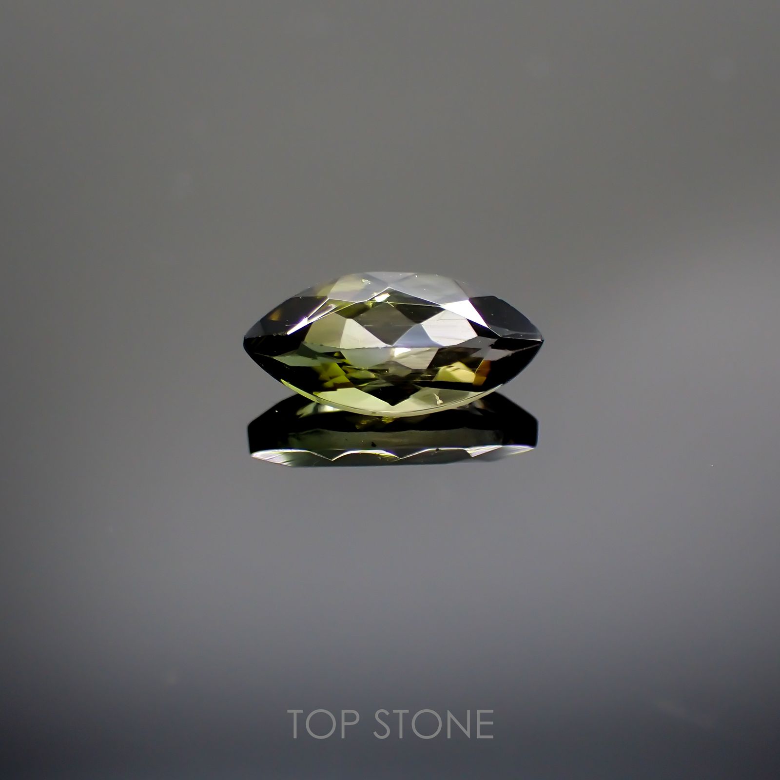 バイカラートルマリン(宝石名バイカラー・トルマリン) ブラジル/アフリカ産 0.81ct 識別済[211013569]9.1×4.4mm前後