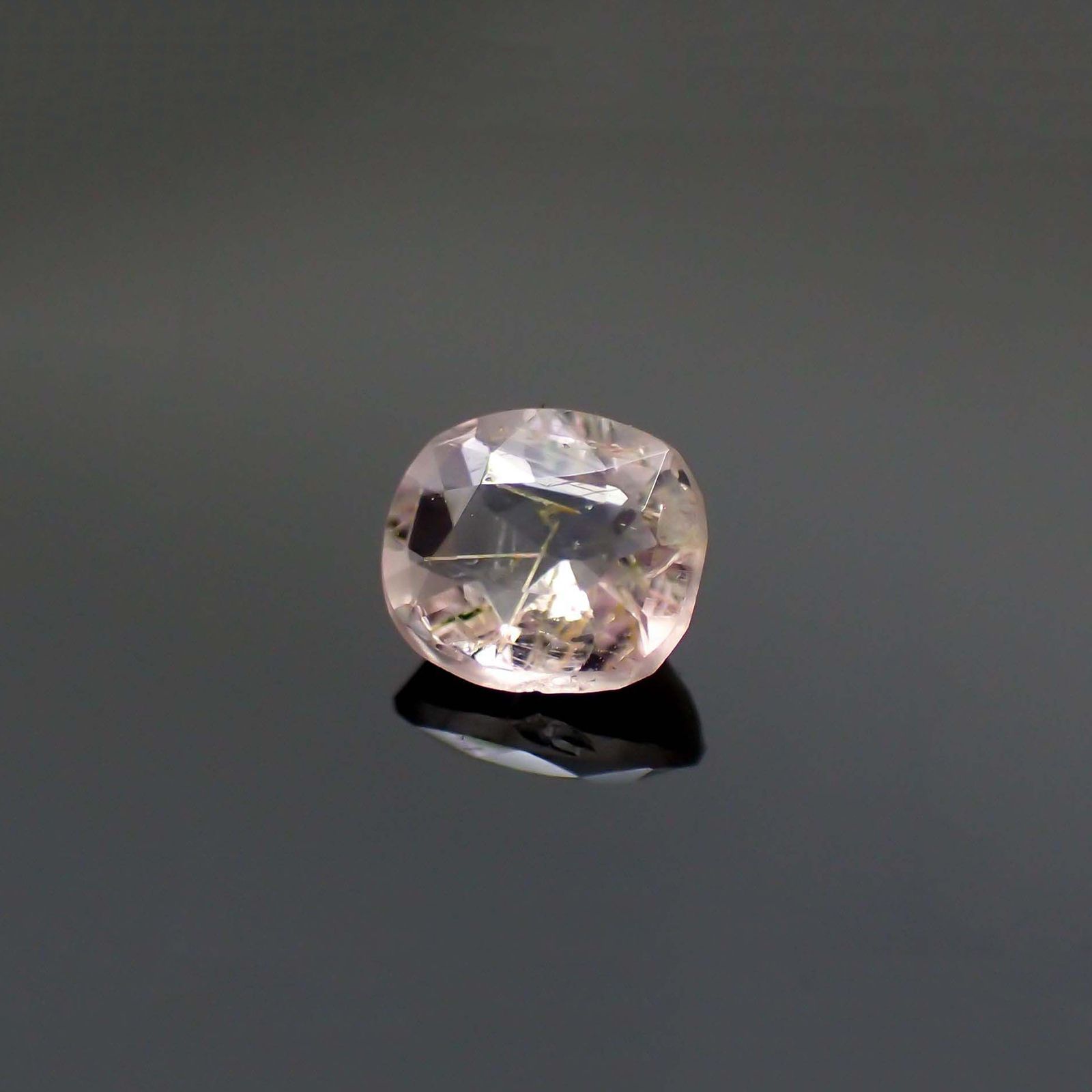 ポードレッタイト(宝石名ポードレッタイト)ビルマ産 ソ付(彩珠) 0.318ct / 4.7x4.1mm前後 [260722814]