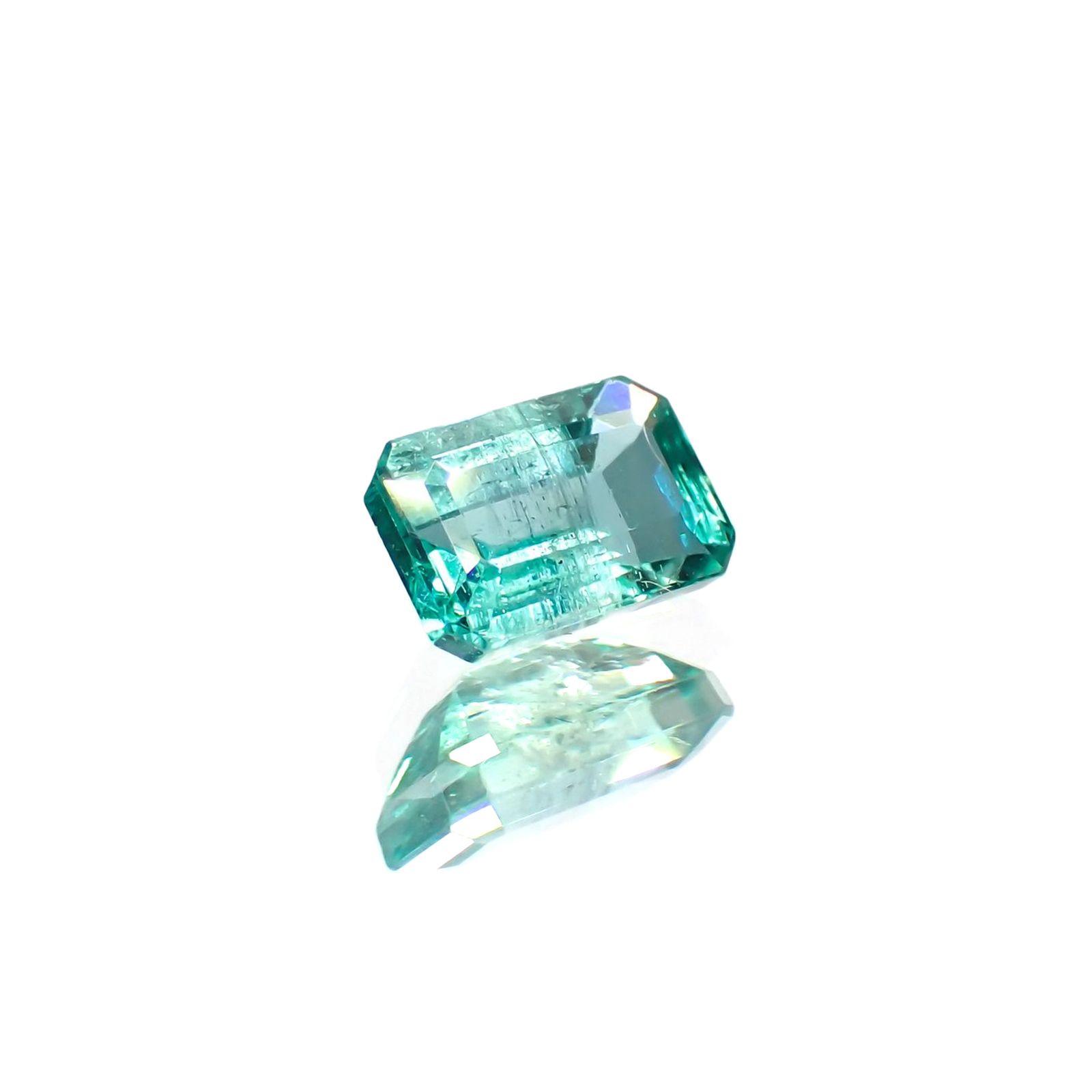 エメラルド(宝石名エメラルド) ザンビア産 識別済 0.57ct / 6x3.9mm前後 [211013002]