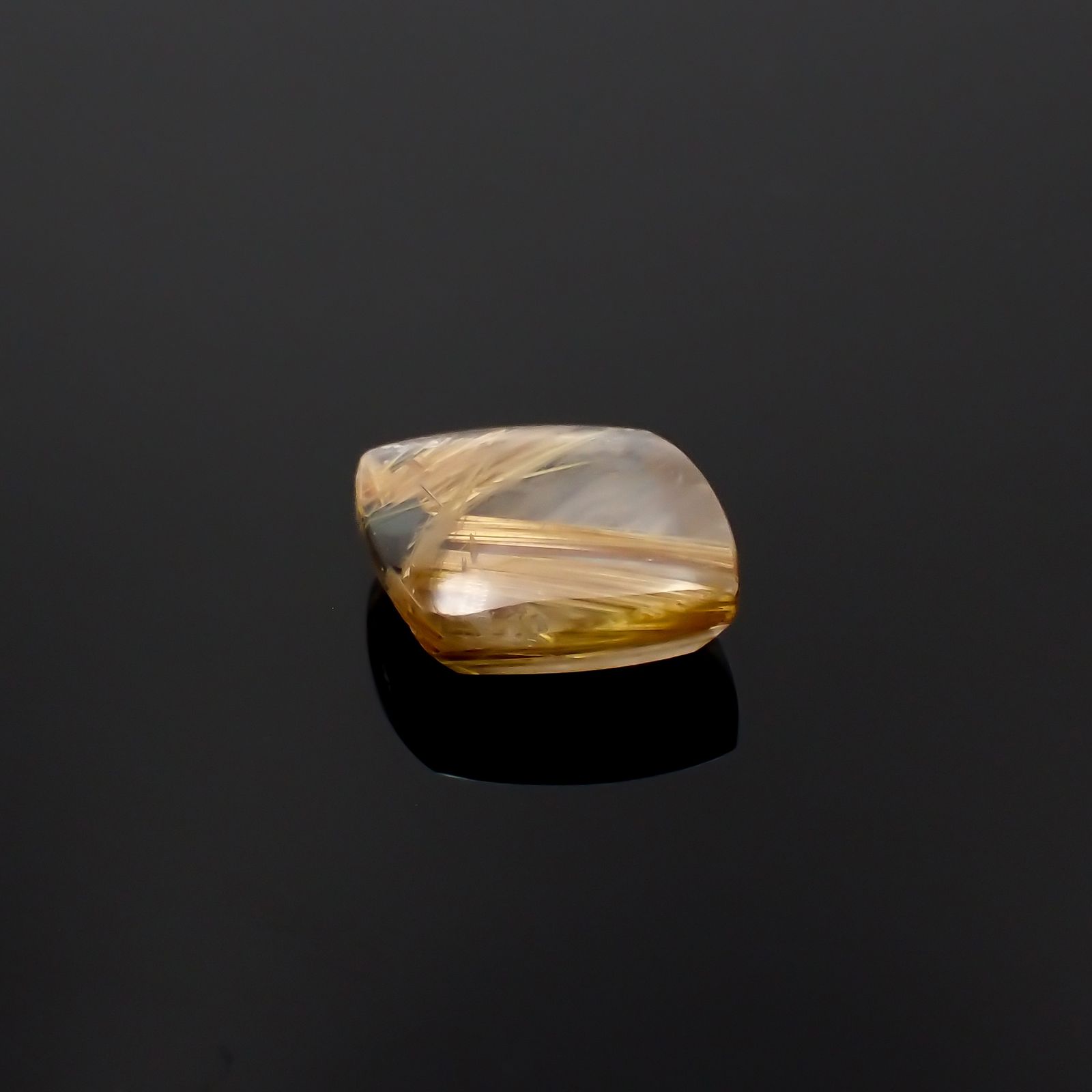 太陽ルチルクォーツ ブラジル産 8.60ct [231023678]17.4x15mm前後