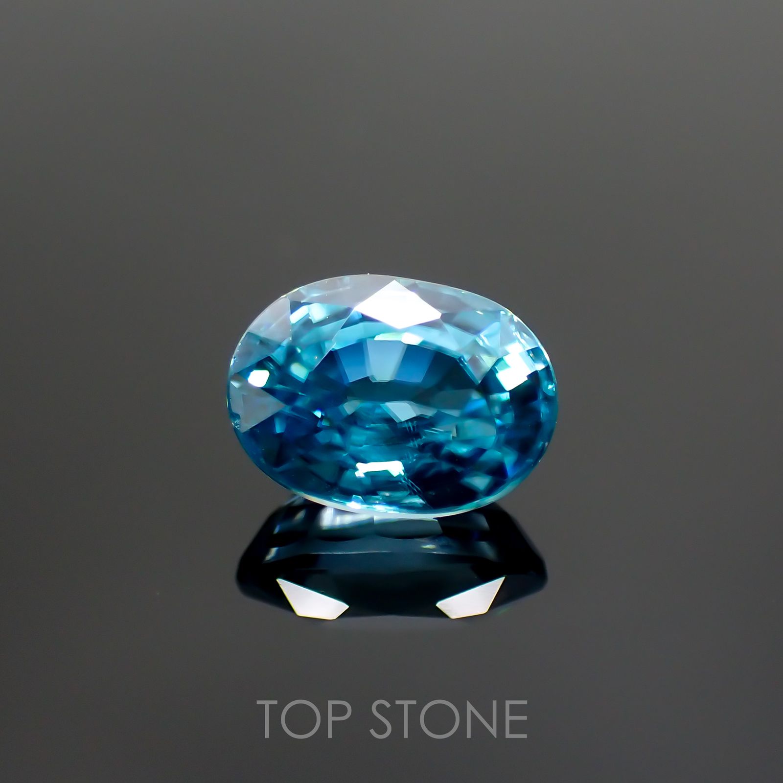 ブルージルコン(宝石名ジルコン) カンボジア産 2.29ct 識別済[20127927]7.9×5.9mm前後