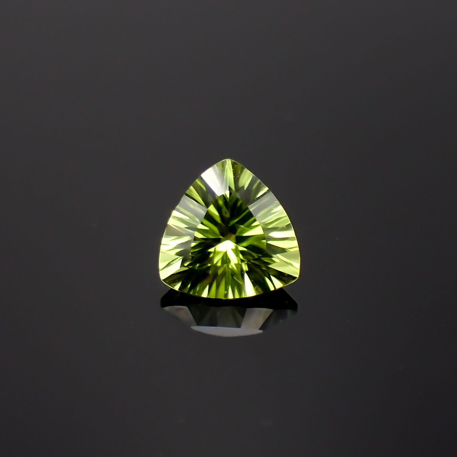 ◇コンケーブカット◇ペリドット 中国産 1.18ct[230622291]6.9x7mm前後
