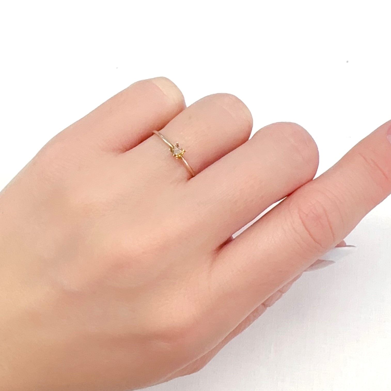 イエローダイヤモンド SI-2/FANCY DEEP BROWNISH ORANGE YELLOW(宝石名ダイアモンド) 0.136ct ソ付(CGL)[240125393]3.03x3.22mm前後