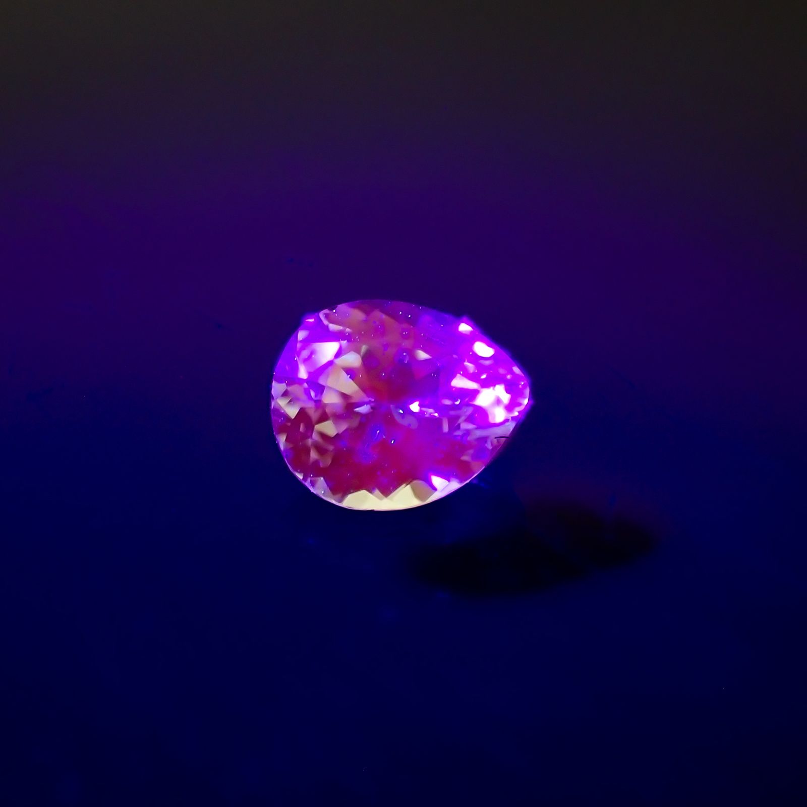 ミントガーネット タンザニア産 0.61ct[231023742]5.6x4.5mm前後