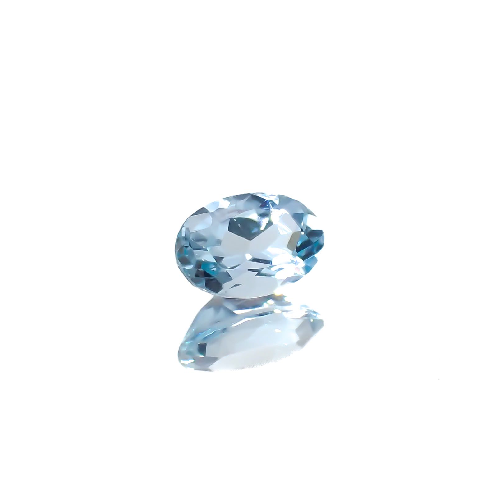 アクアマリン(宝石名アクアマリン)モザンビーク産 0.42ct 識別済[230421757]6.1x4mm前後