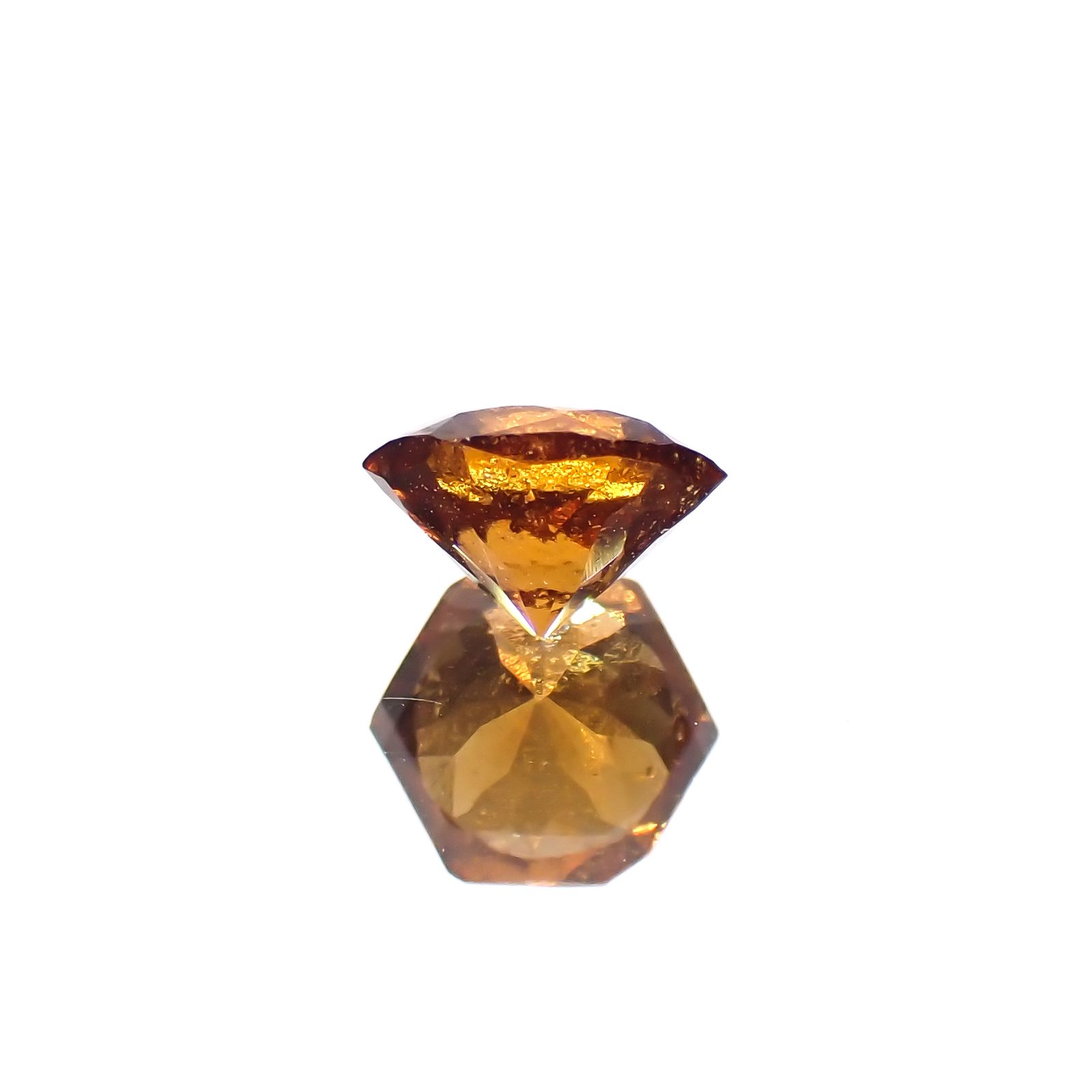 ◇ヘキサゴンカット◇ヘソナイトガーネット(宝石名ガーネット)スリランカ産 0.63ct 識別済[230421610]5x4.9mm前後