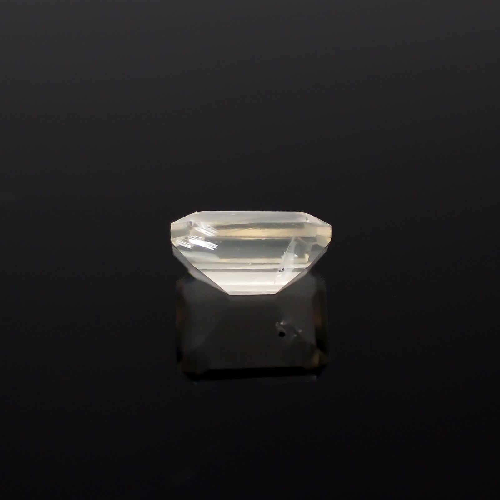 リューサイト(宝石名リューサイト)イタリア産 0.55ct 識別済[231225048]5.7x4.7mm前後