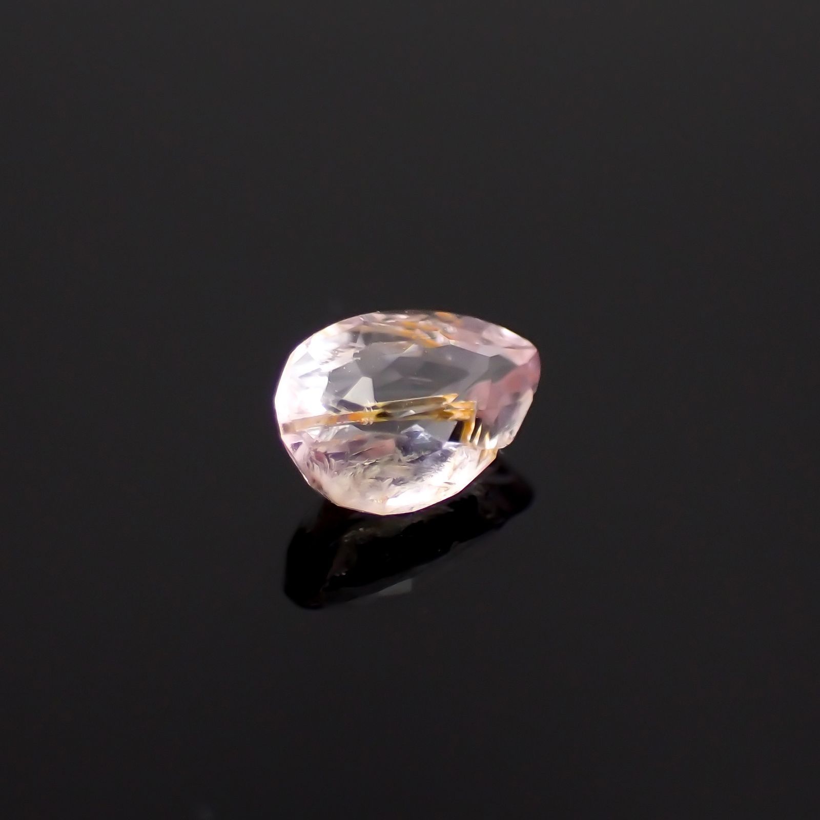 ピンクポードレッタイト (宝石名ポードレッタイト )ビルマ産 ソ付(彩珠) 0.383ct / 6x4.2mm前後 [231023922]
