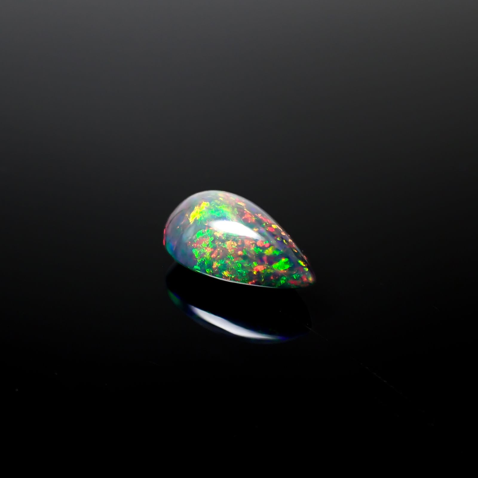 ブラックオパール(宝石名オパール/加熱処理)エチオピア産 4.68ct 識別済[240326537]16.3x10.1mm前後