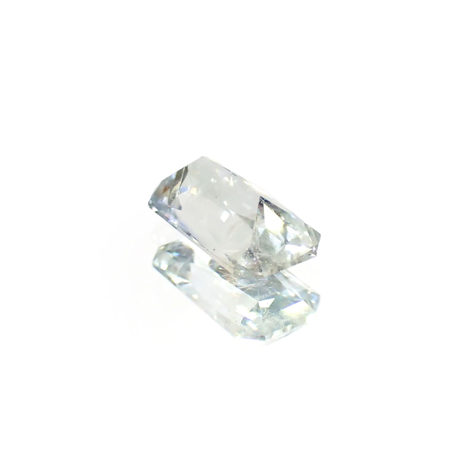 ジェレメジェバイト(宝石名エレメージェバイト)ナミビア産 ソ付(彩珠) 1.418ct / 9.2x5mm前後 [230823130]