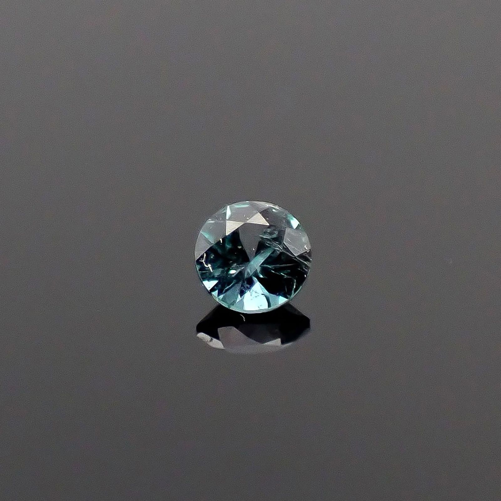 アレキサンドライト ロシア産 0.035ct / 2x2mm前後 [260131564]