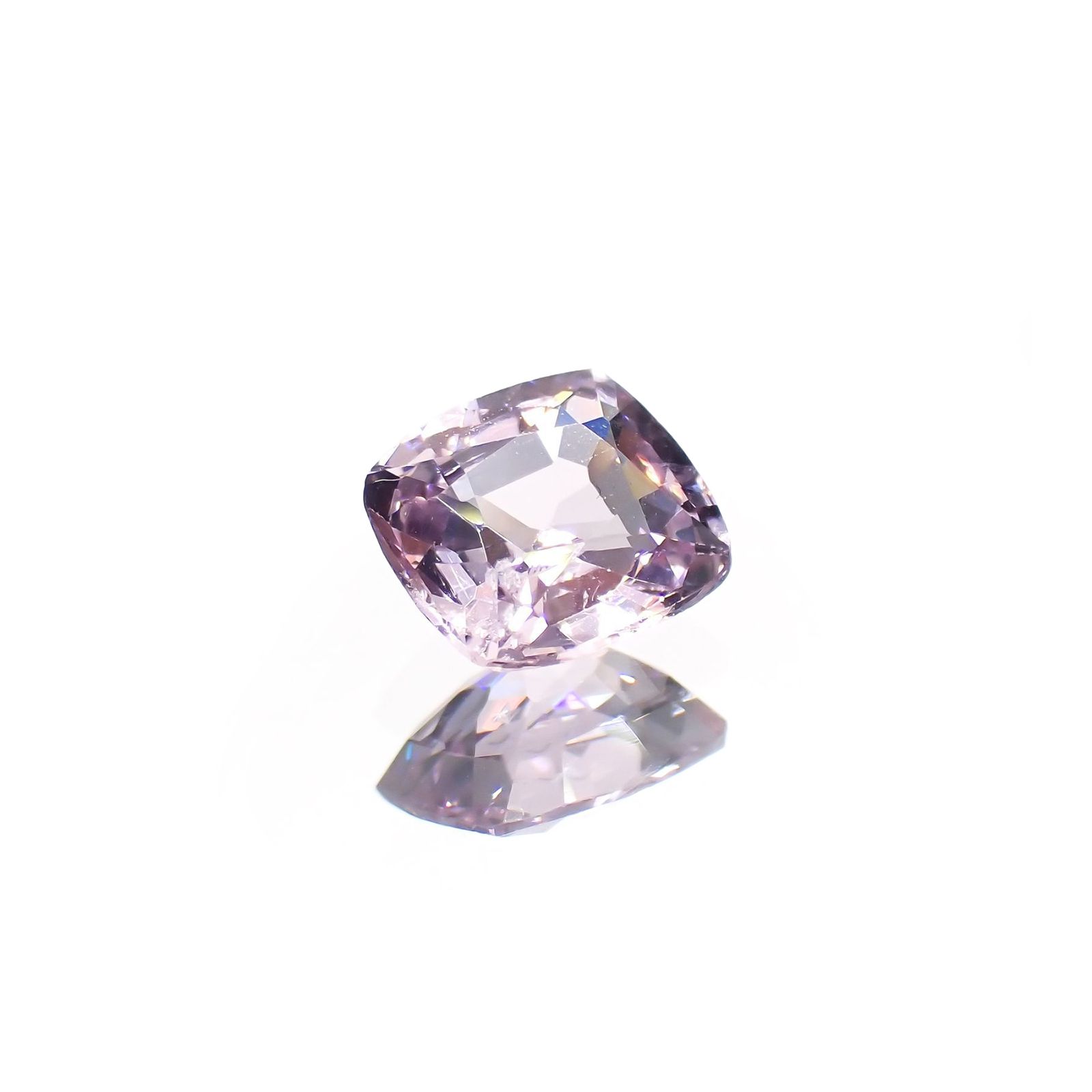 パープルスピネル(宝石名スピネル)ビルマ産 識別済 0.80ct / 6.1x5.4mm前後 [231124306]