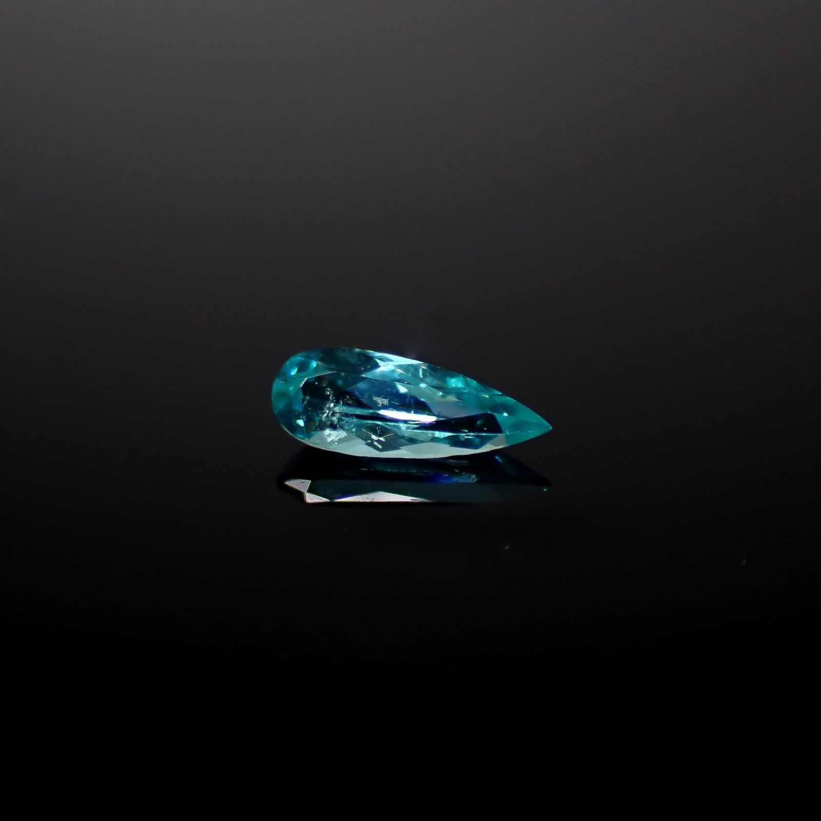 パライバトルマリン ブラジル産 0.11ct[240928762]5.5x2.1mm前後